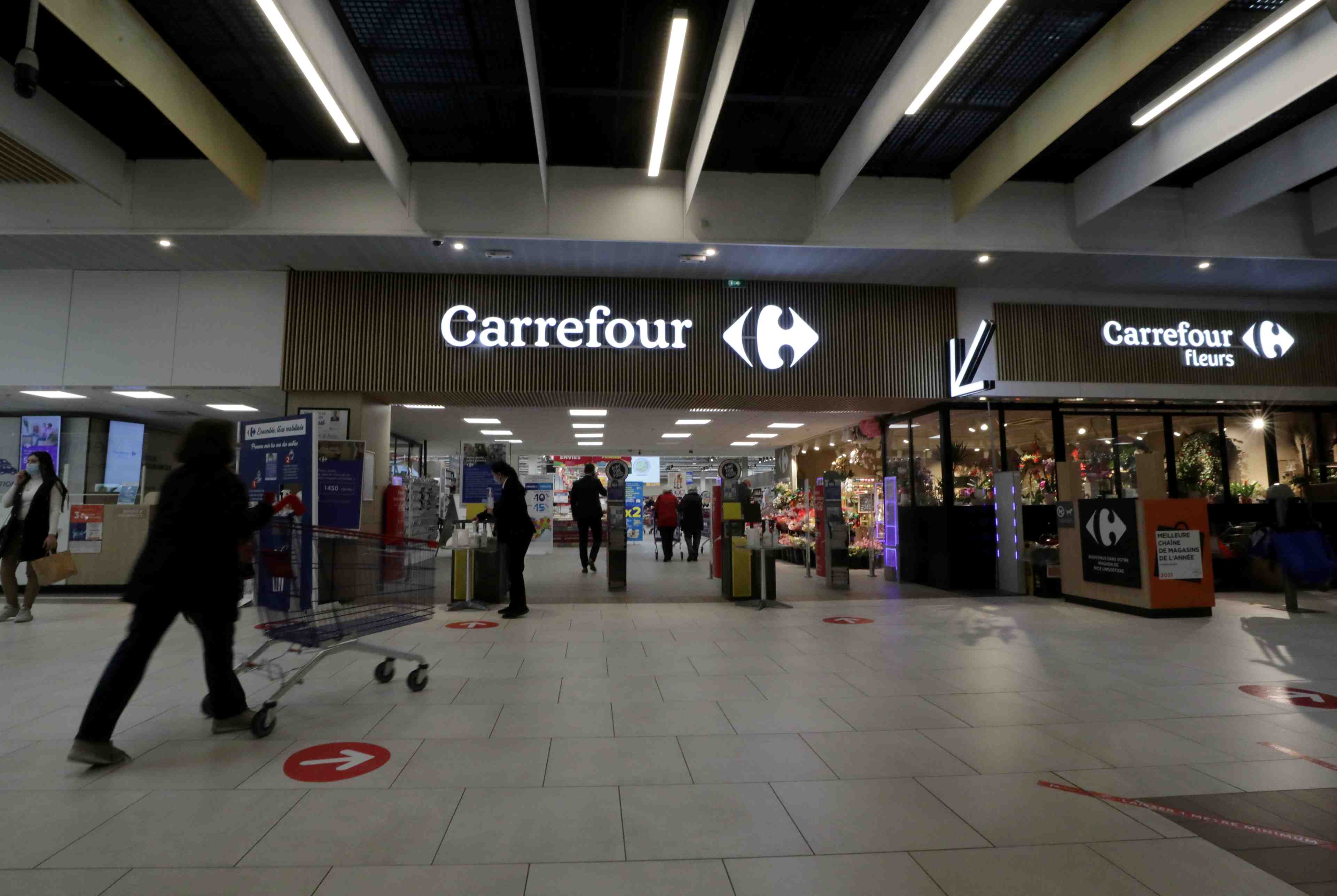 France: les regles sur le pass sanitaire dans les centres commerciaux assouplies mercredi