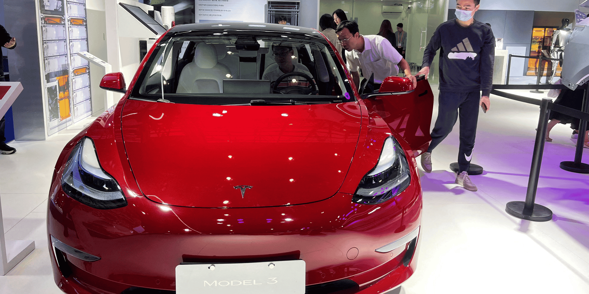 le nouveau Model 3 est vendu un Chine à partir de 259.900 yuans (35.807,78 dollars).