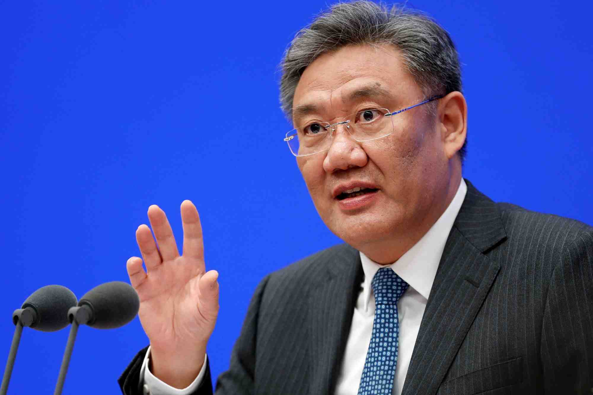Le ministre chinois du commerce, wang wentao, s'exprimant lors d'une conference de presse a pekin
