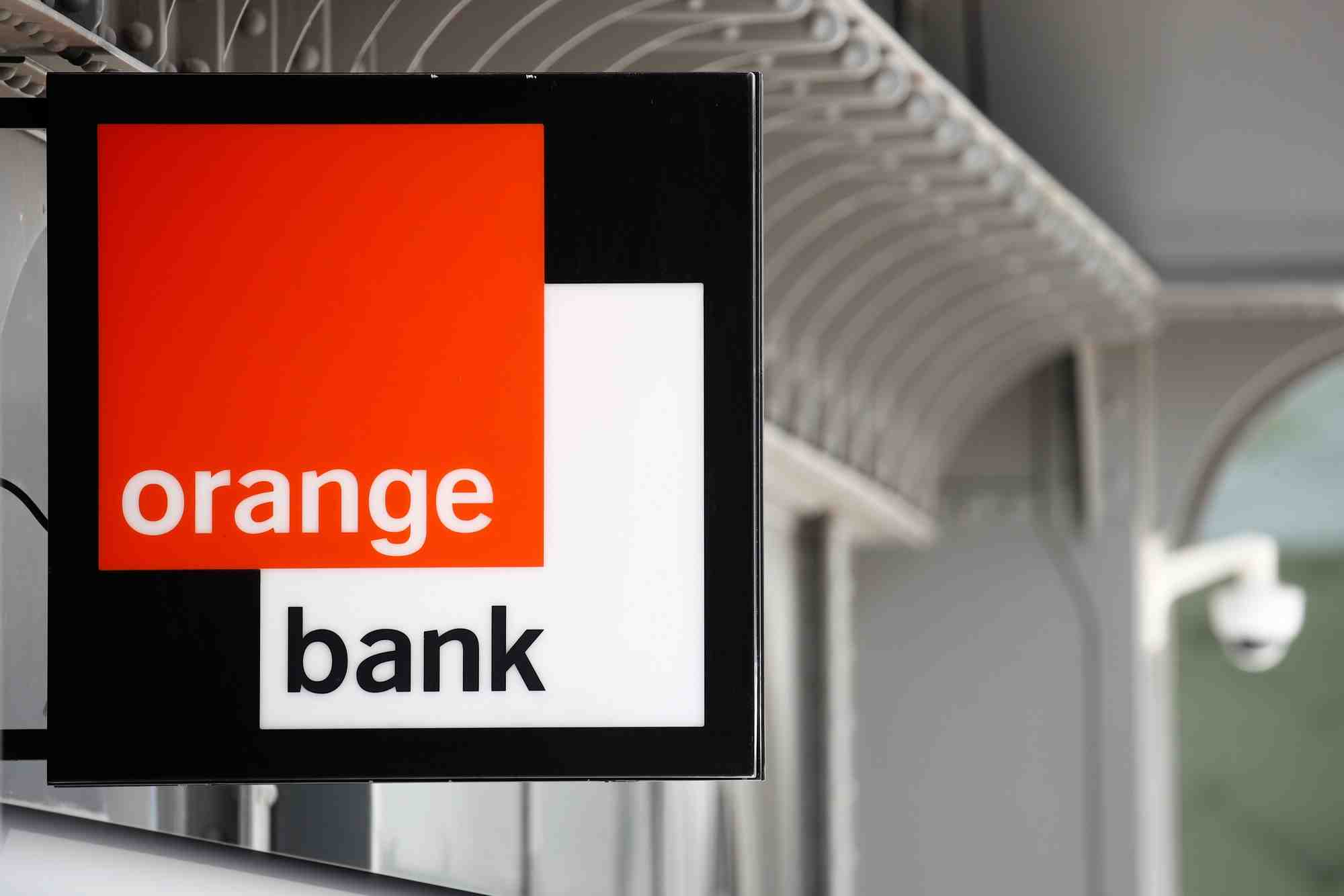 Le logo d' orange bank au siege du groupe a issy-les-moulineaux