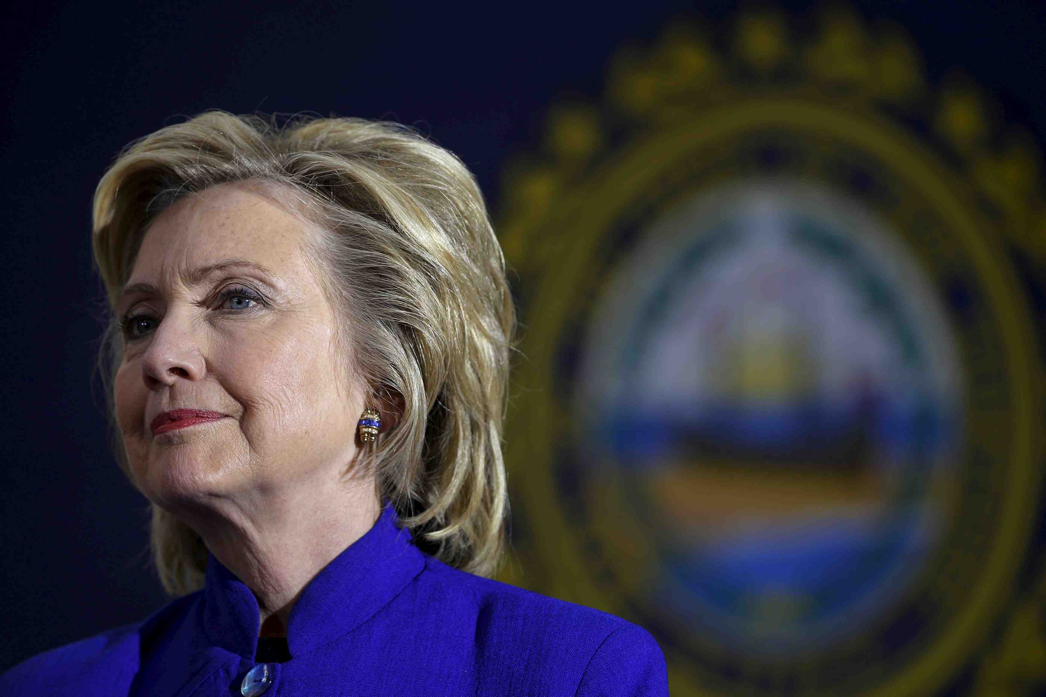 Hillary clinton fait remettre au fbi ses mails de secretaire d'etat