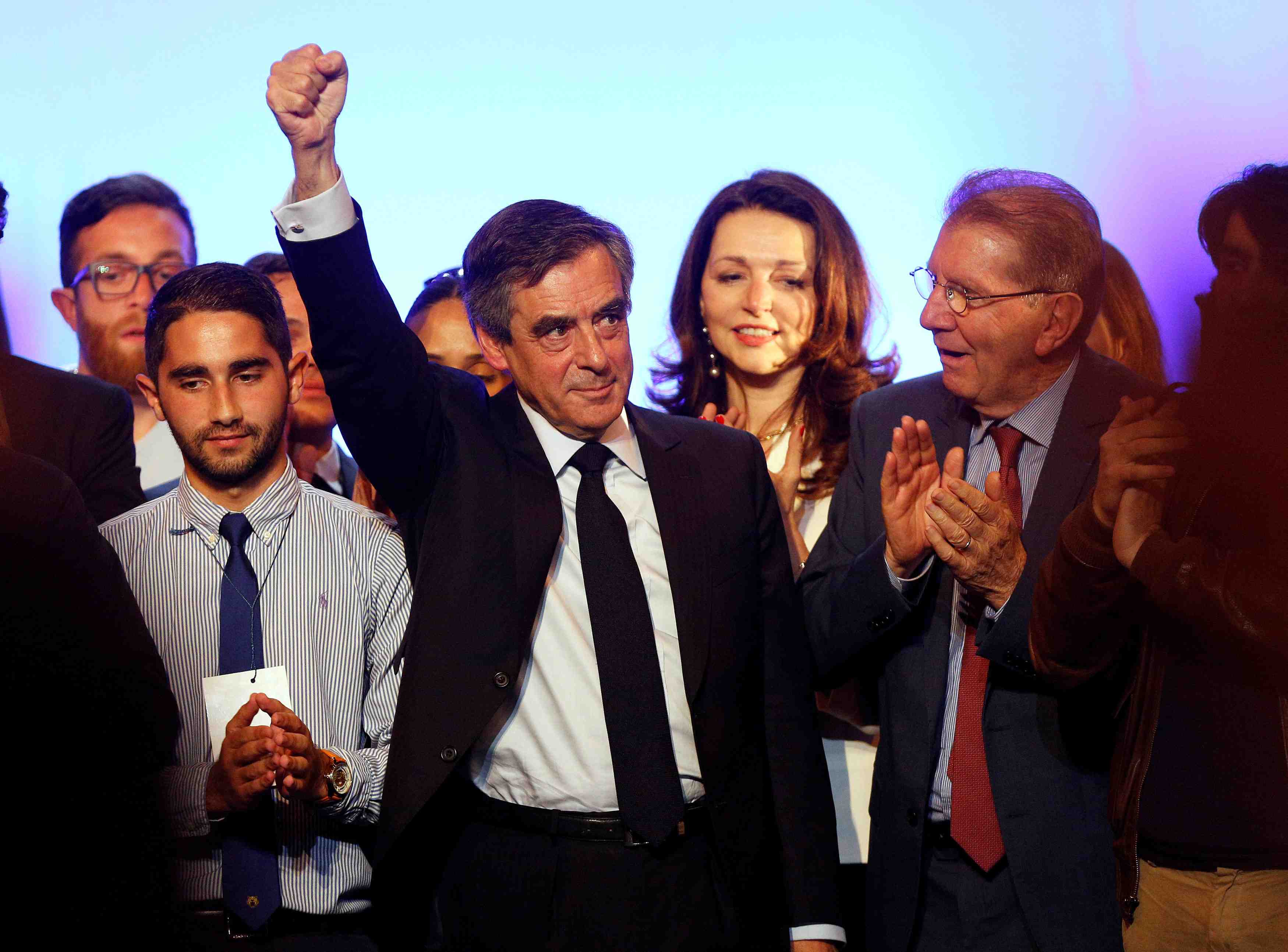 Fillon en appelle a la "colere" de ses partisans