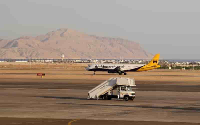 L'egypte critique la suspension des vols britanniques vers le sinai
