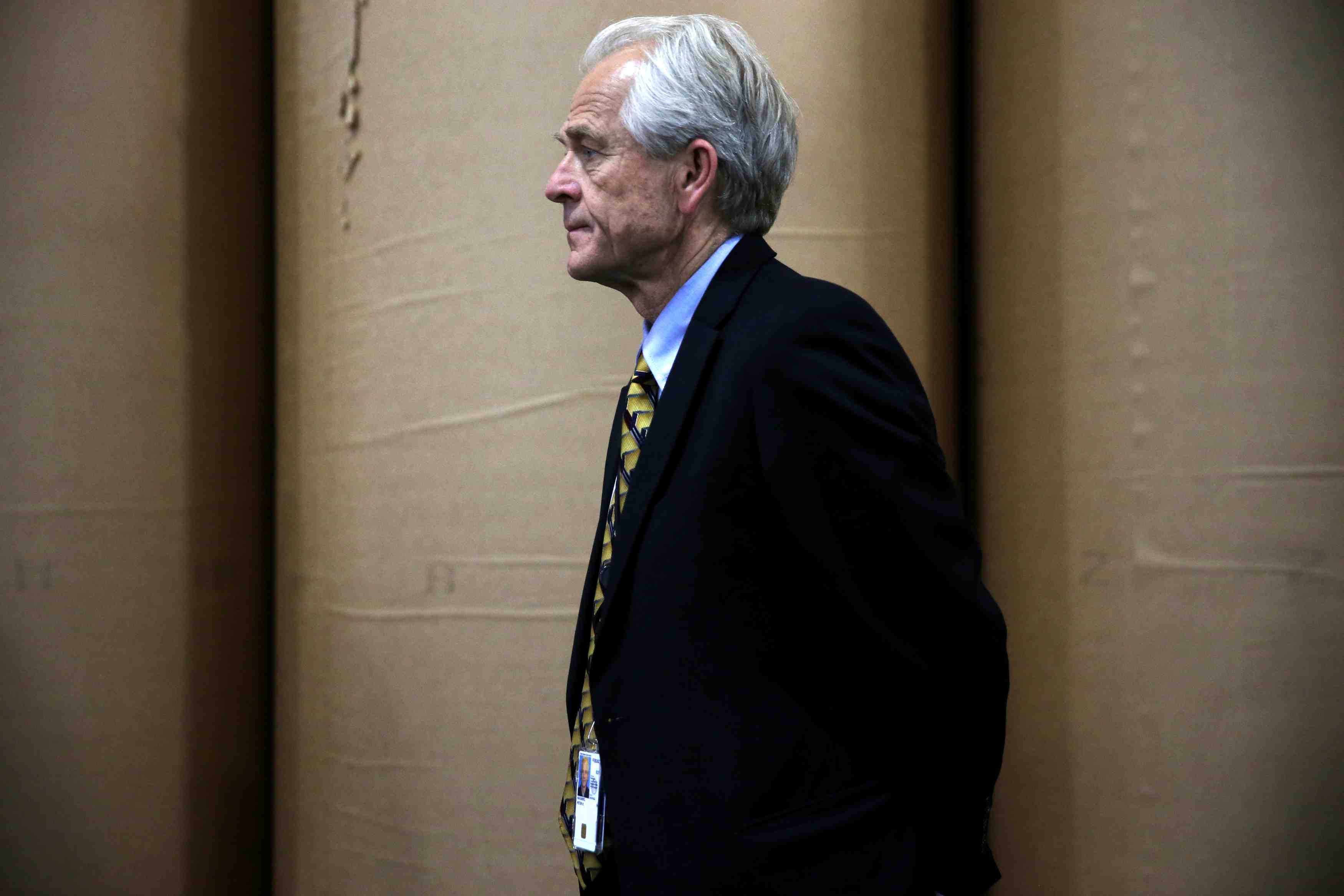 Navarro dit a wall street de ne pas se meler du conflit usa-chine