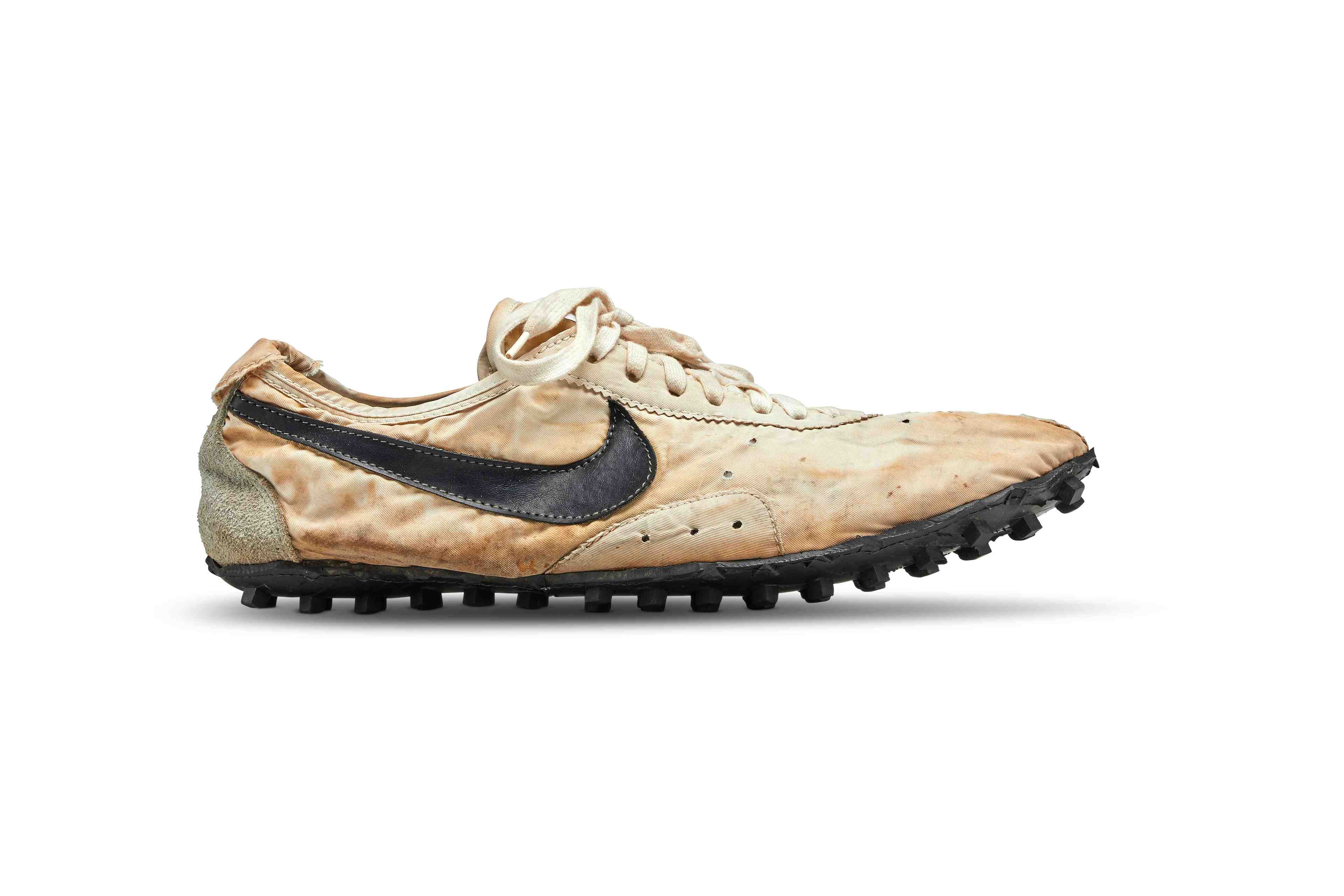 Une paire de nike vendue 437.500 dollars aux encheres