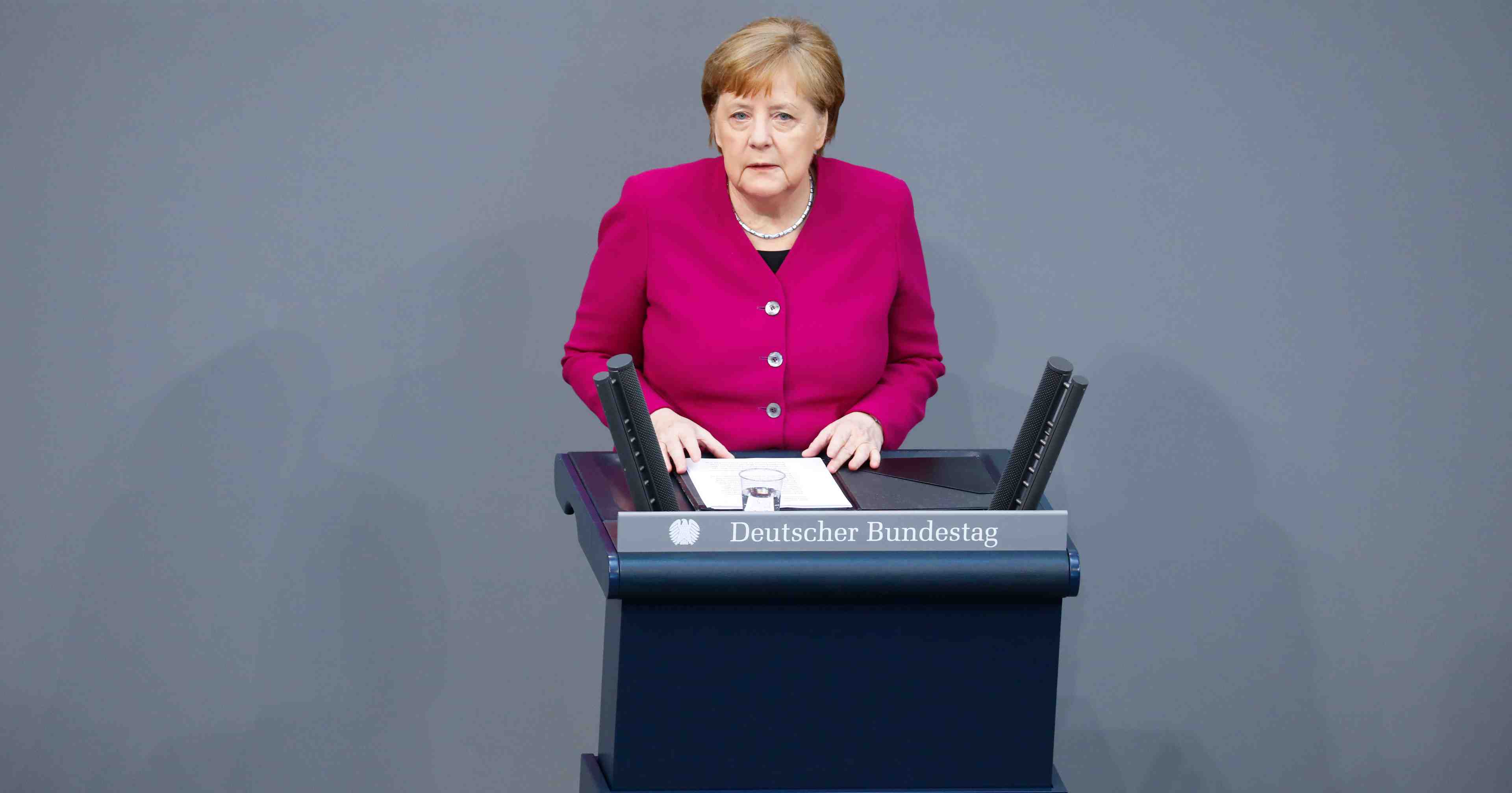 L'allemagne doit etre prete a contribuer davantage a l'ue, dit merkel