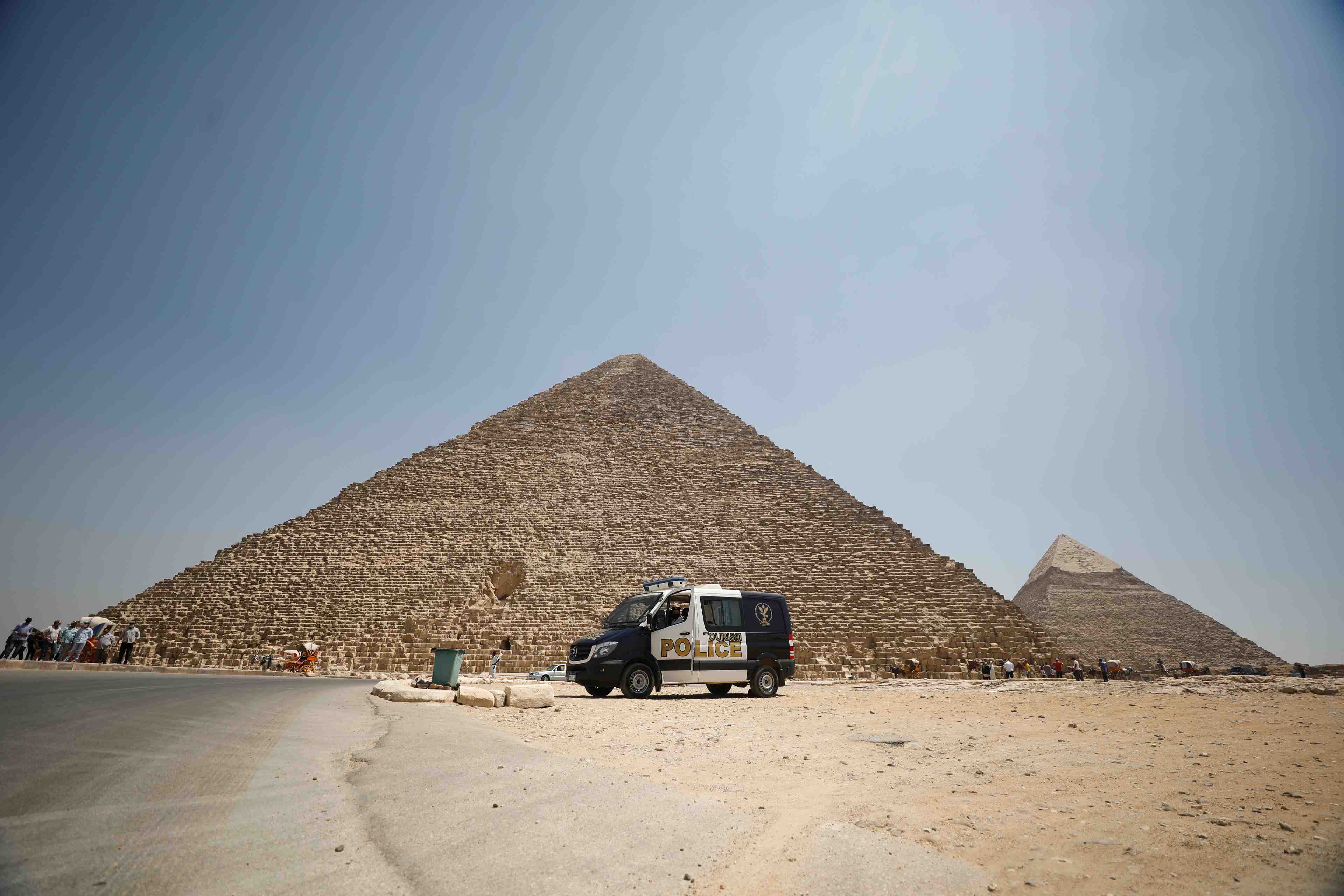 Coronavirus: l'egypte rouvre aeroports et acces aux pyramides