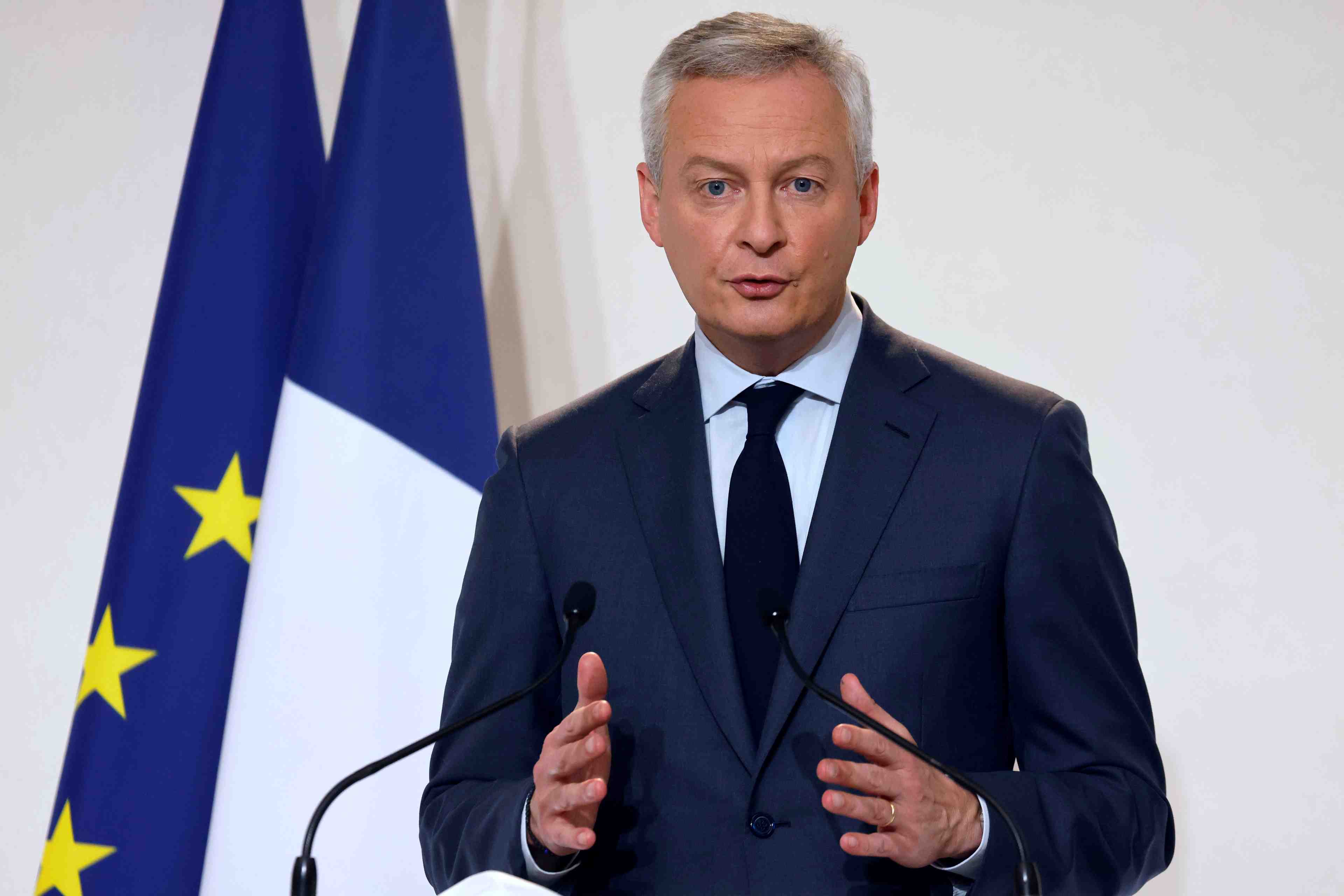 Le maire dit pouvoir garantir la survie d'air france, selon bloomberg tv
