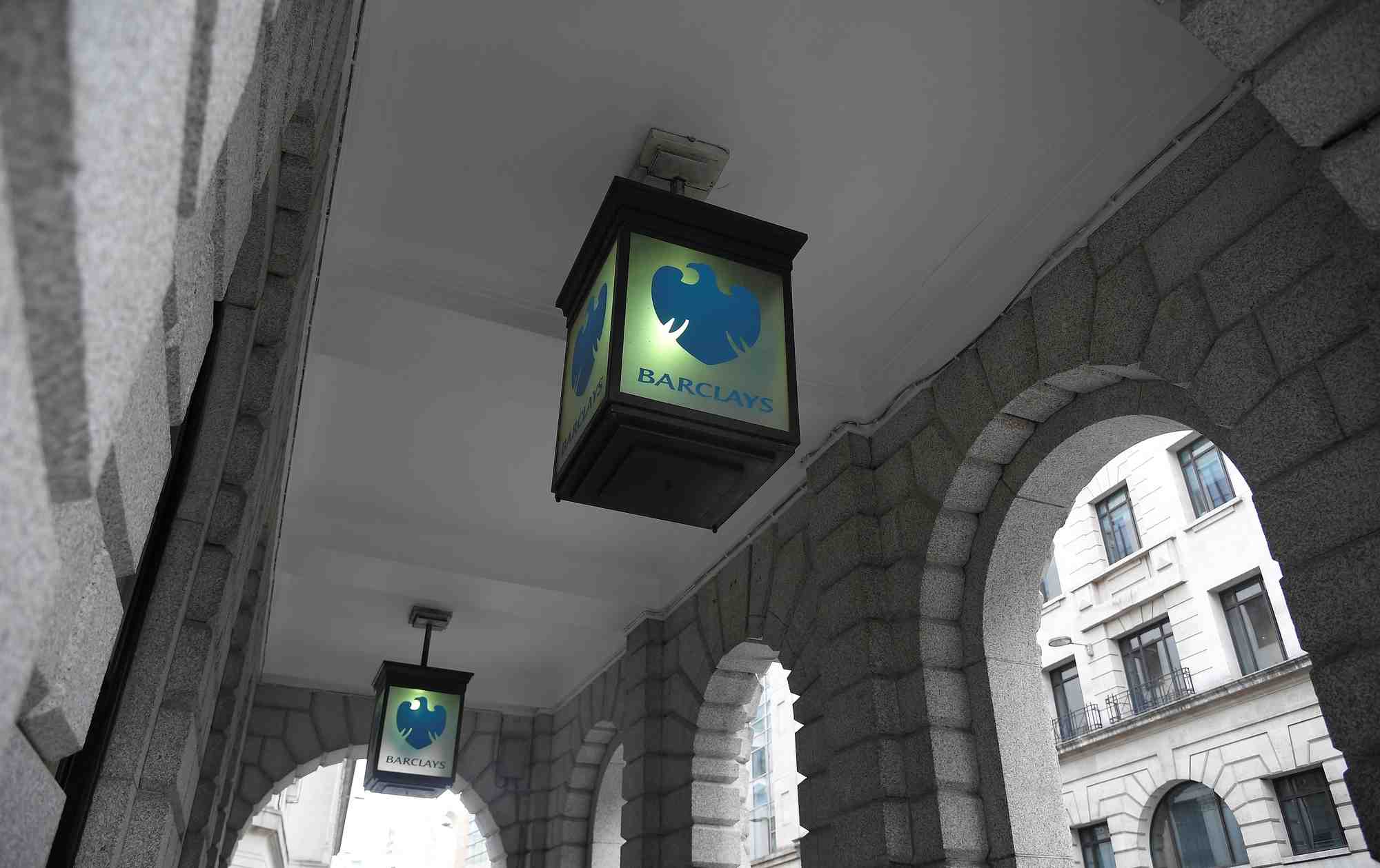 Barclays accuse une perte de 540 millions d'euros dans des transactions obligataires