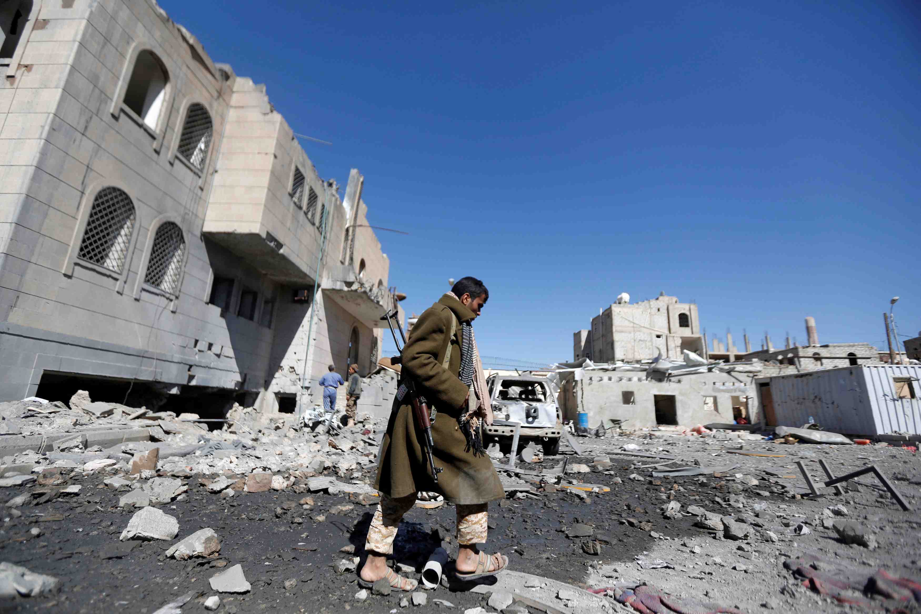 Yemen: frappes aeriennes contre un camp a sanaa, 39 morts