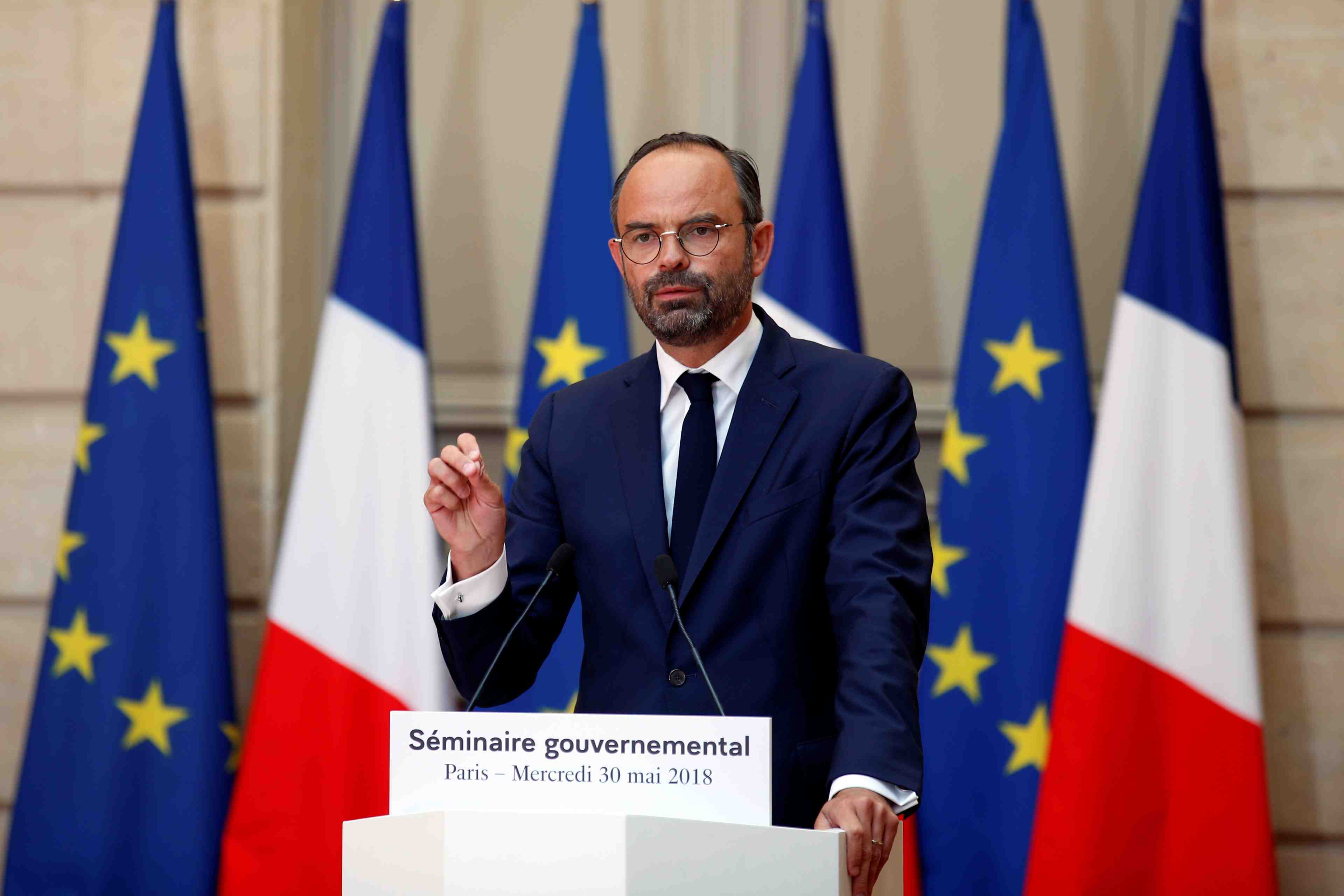 Philippe dement l'objectif de sept milliards d'euros d'economies