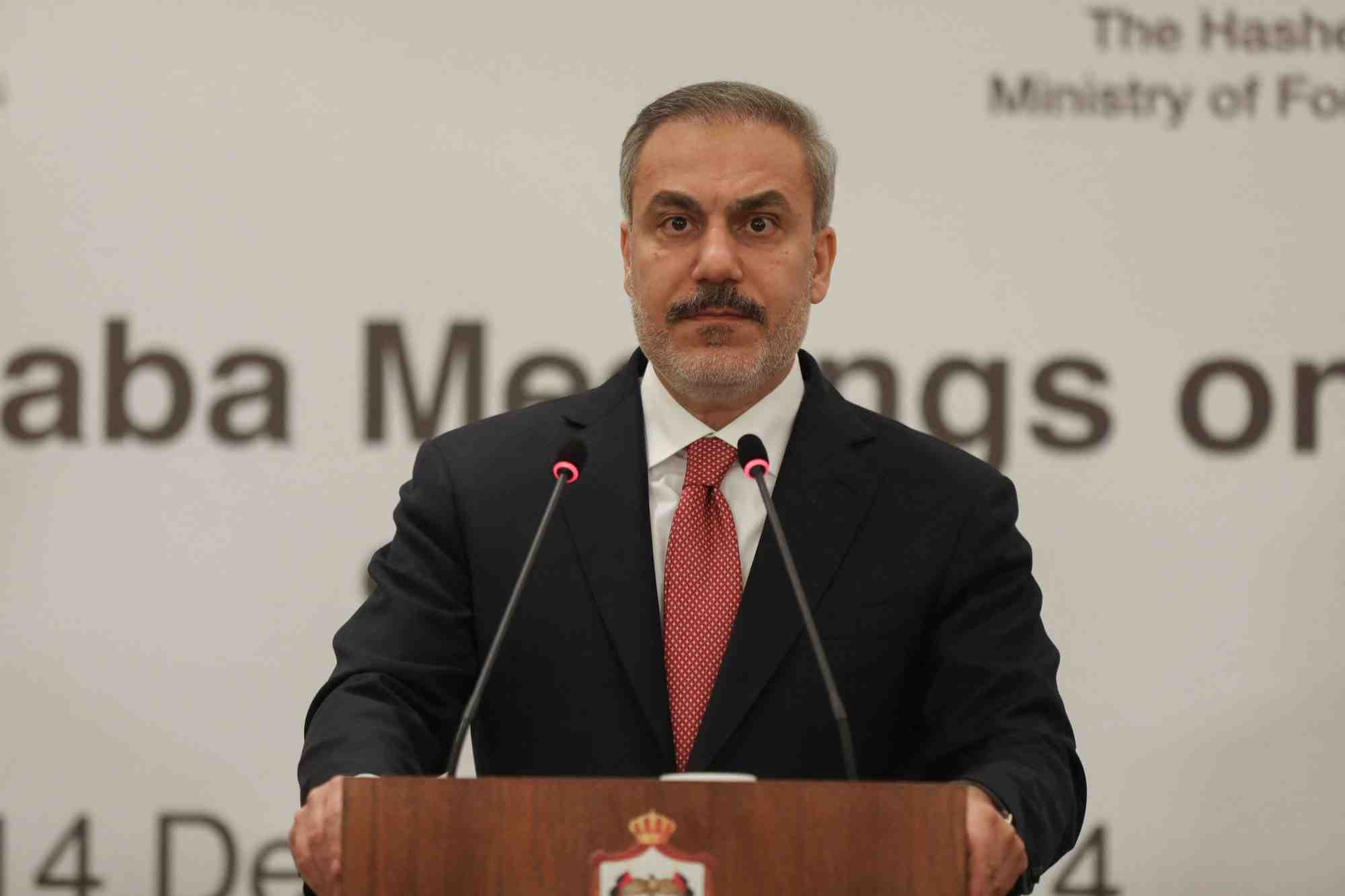 Le ministre turc des Affaires étrangères, Hakan Fidan, tient une conférence de presse à Aqaba, en Jordanie