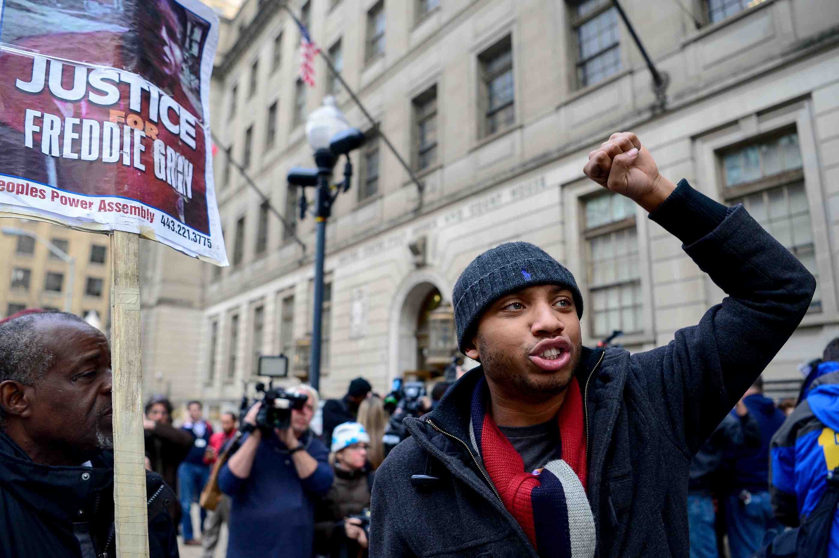 Annulation a baltimore du proces d'un policier americain accuse d'avoir tue un noir