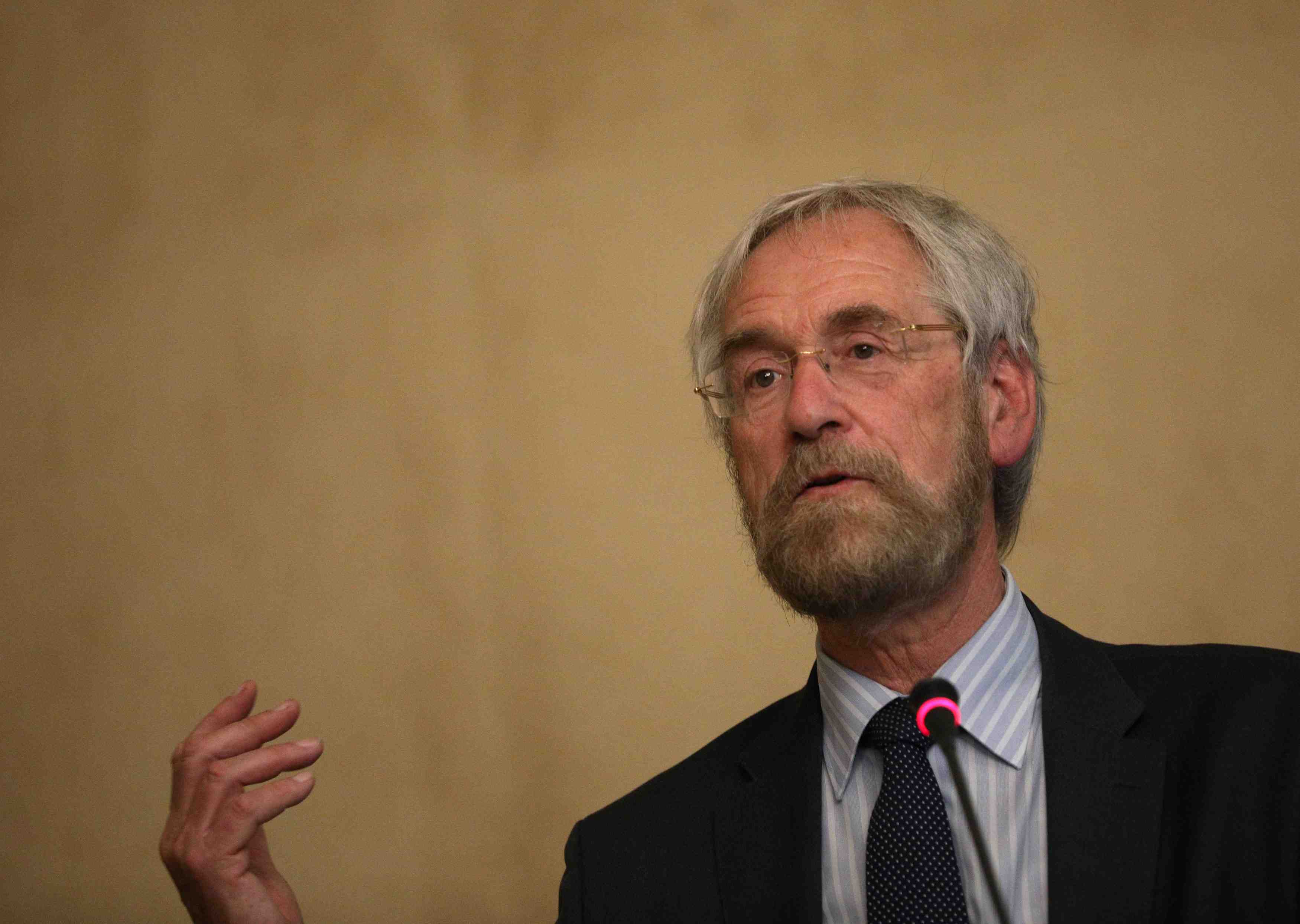 La bce a besoin de plus d'indices d'une remontee de l'inflation, dit praet