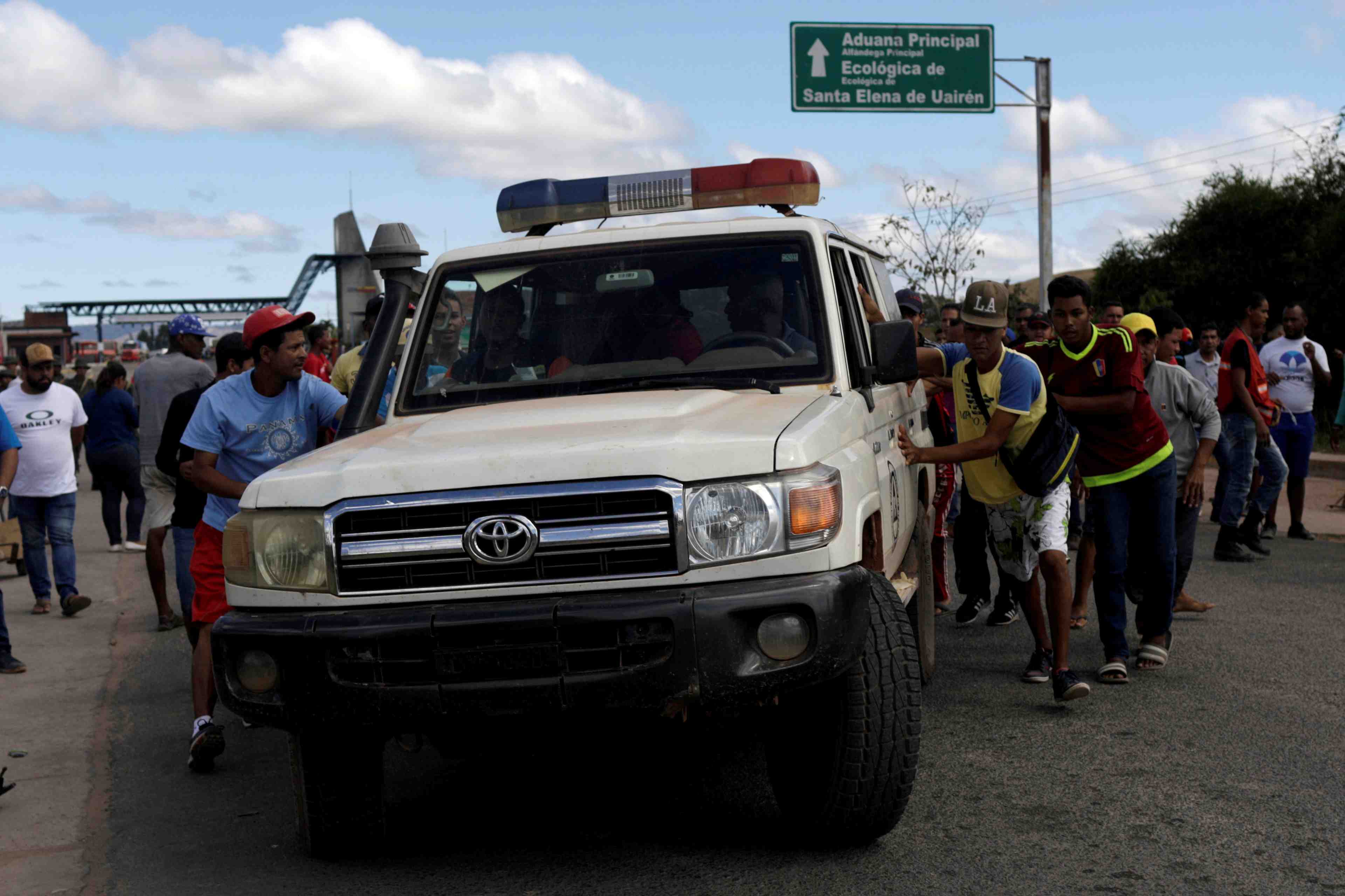 Venezuela: l'armee tire pres de la frontiere bresilienne, une femme tuee