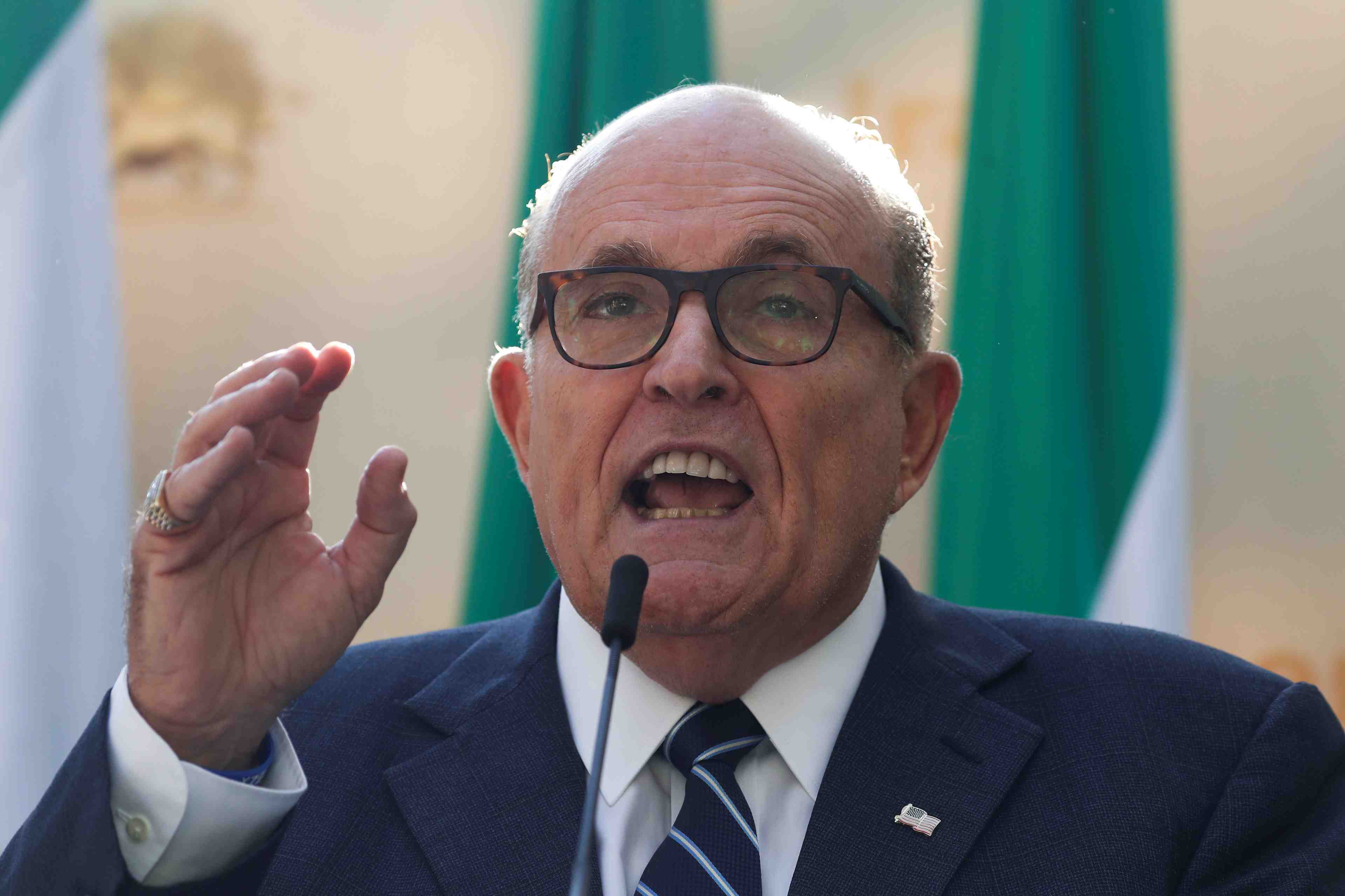 Trump justifie le role de giuliani en ukraine