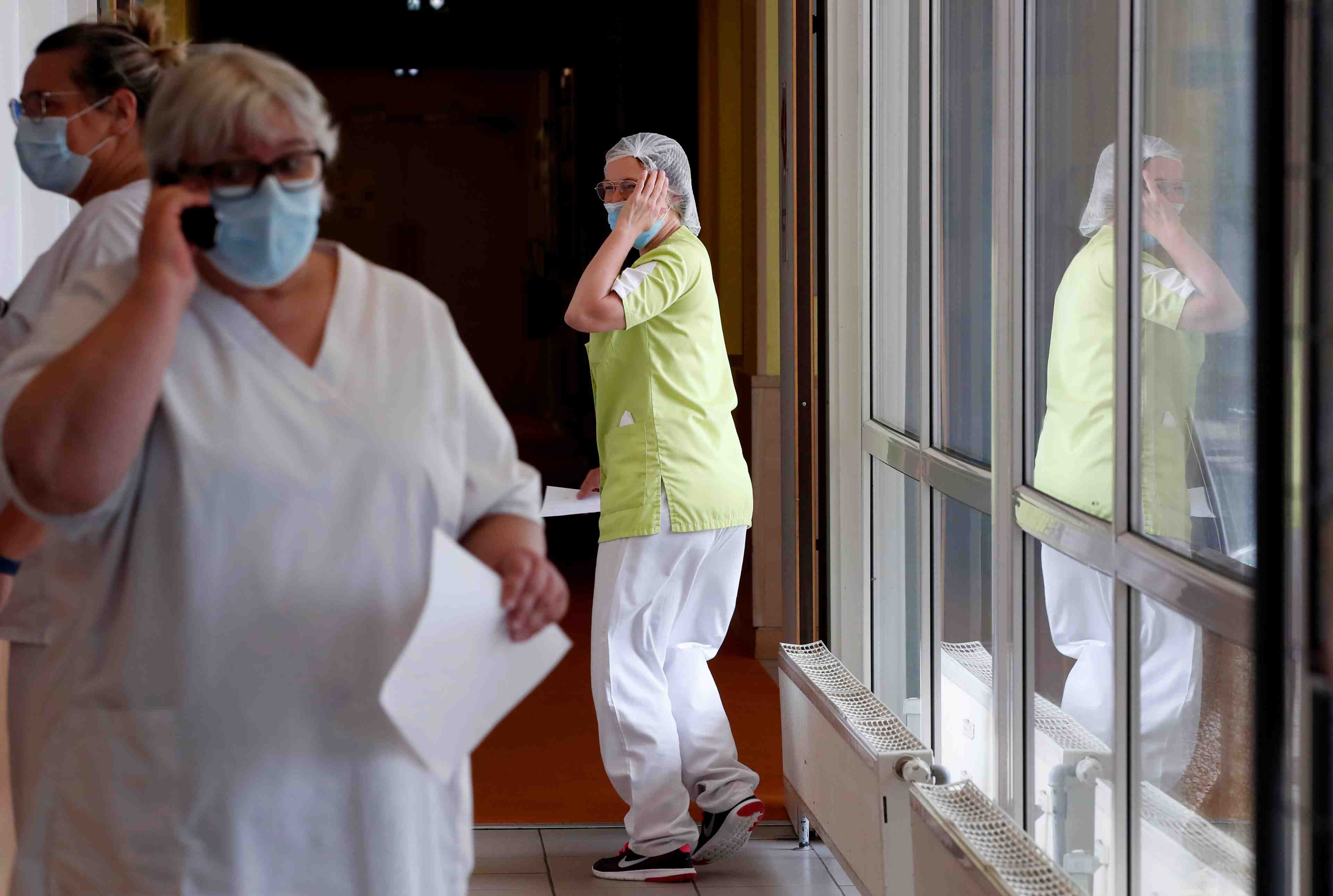 Coronavirus: quand la requisition des masques a plonge les ehpad dans le desarroi