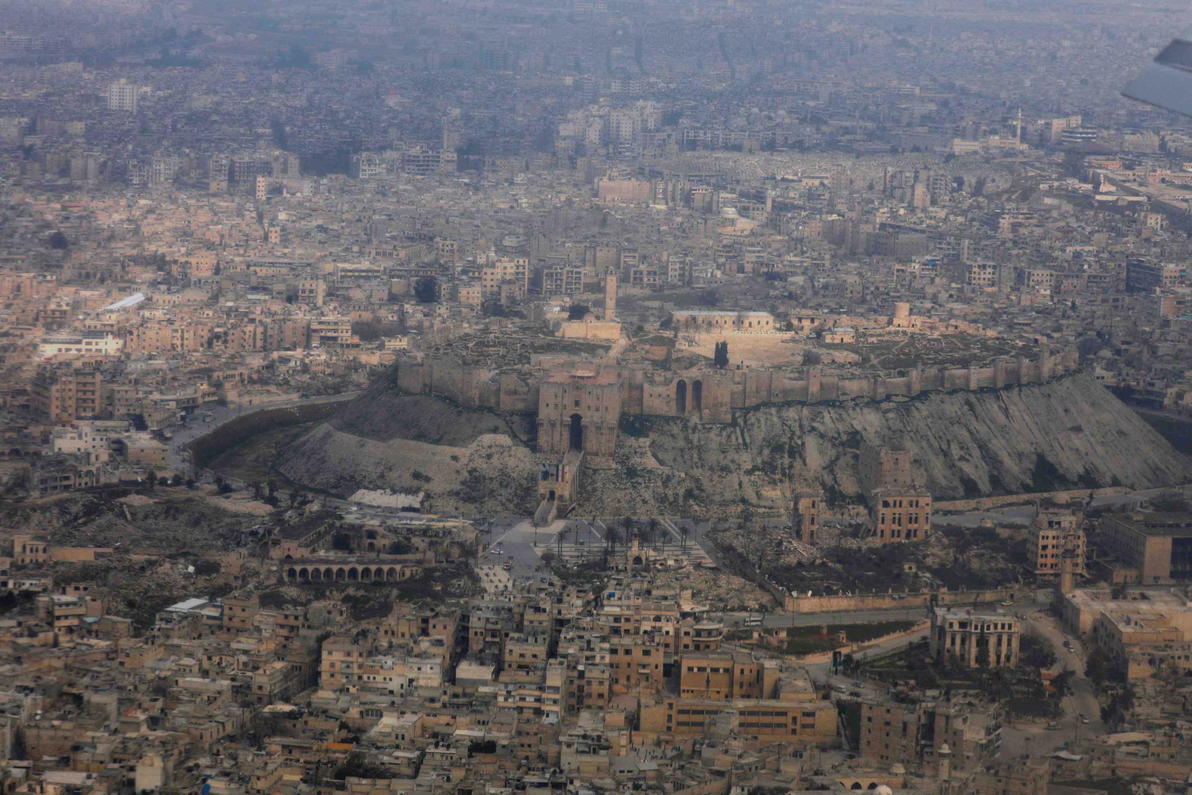 Syrie: la defense aerienne dejoue une attaque israelienne contre alep, selon la television d'etat