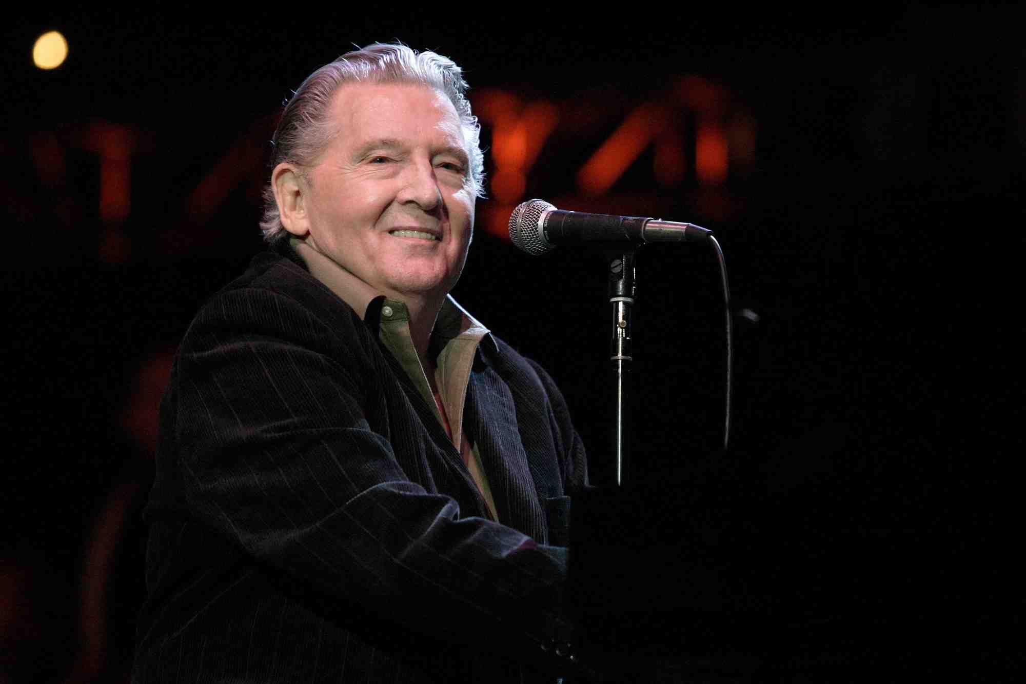 Photo d'archives : jerry lee lewis se produit au concert de bienfaisance de l'ecole bridge a mountain view
