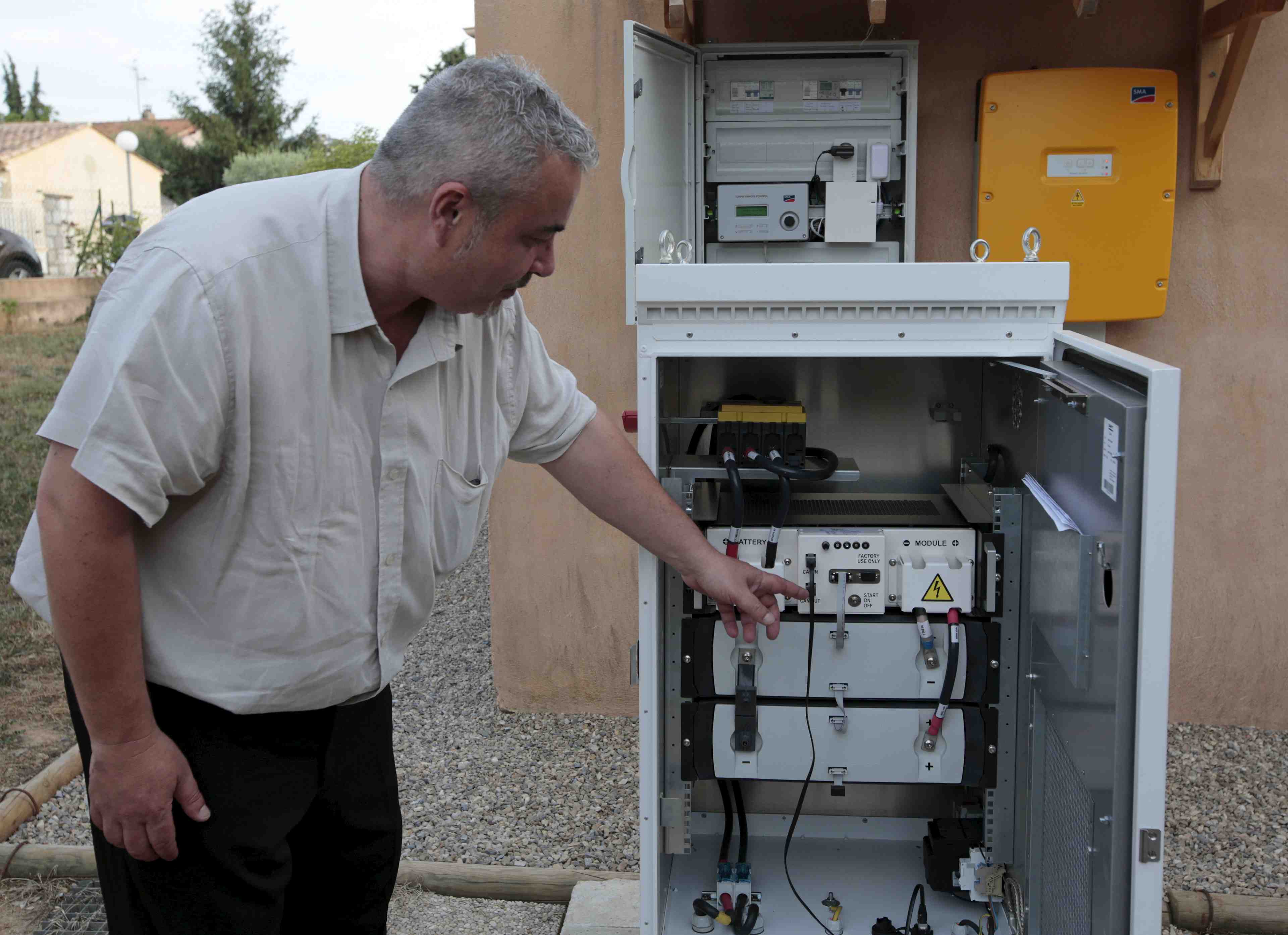 Le developpement de quartiers solaires se heurte aux couts des batteries