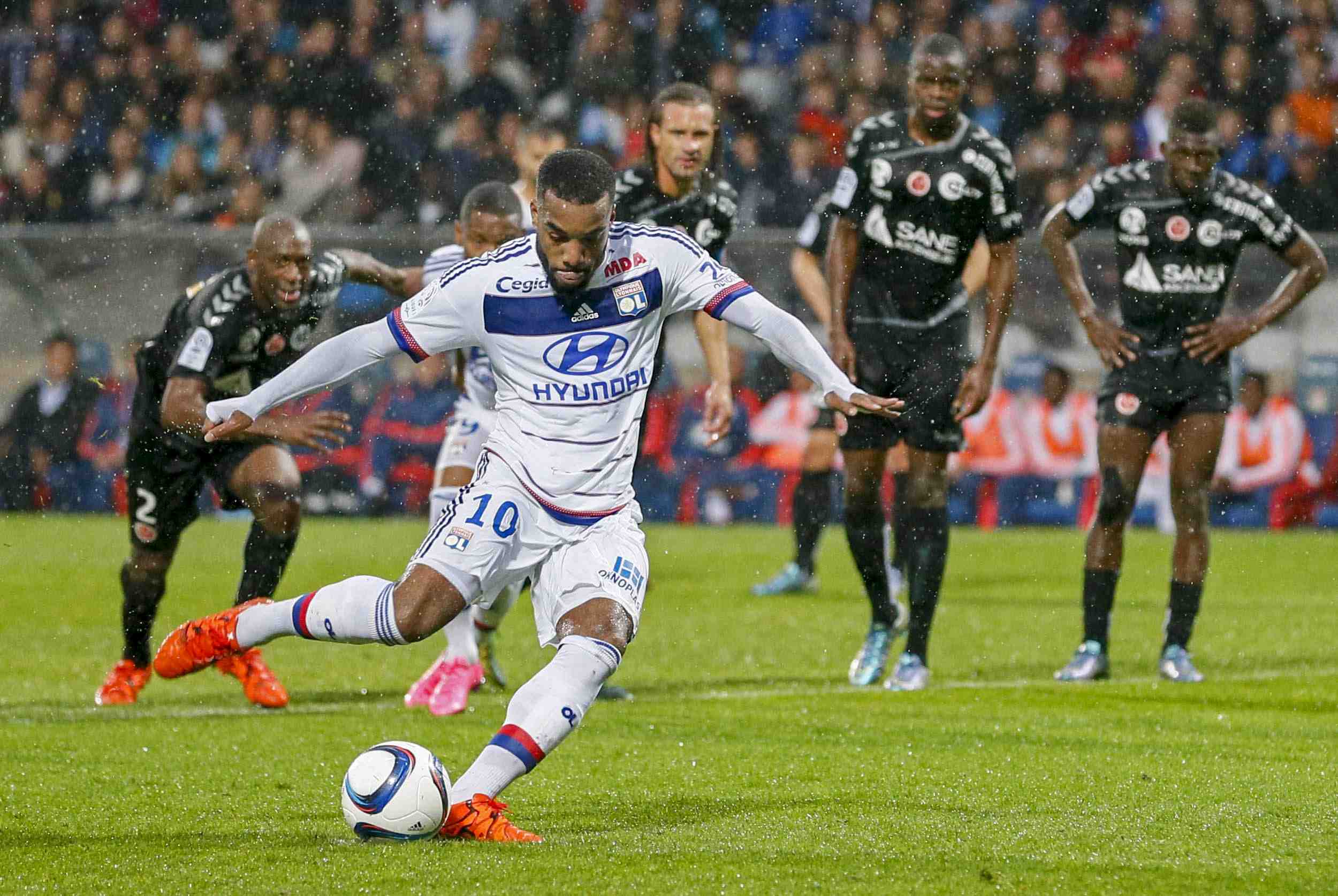 Lacazette remplace ntep