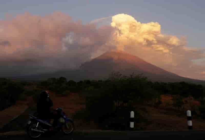 Le trafic aerien perturbe a bali par des cendres volcaniques