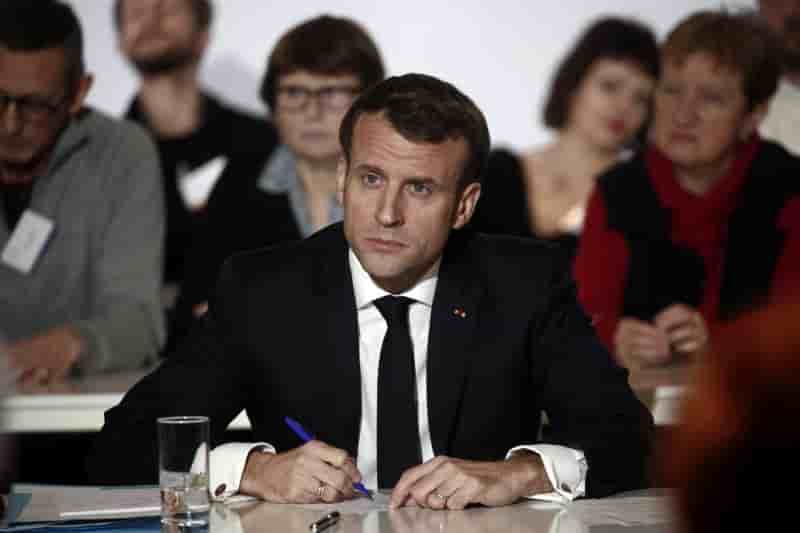 Un référendum, "c'est ce qui permettra de partager avec tout le monde la préoccupation sur le sujet", a affirmé Emmanuel Macron lors d'une séance de questions-réponses avec les membres de la Convention au Cese (Conseil économique, social et environnemental) à Paris.