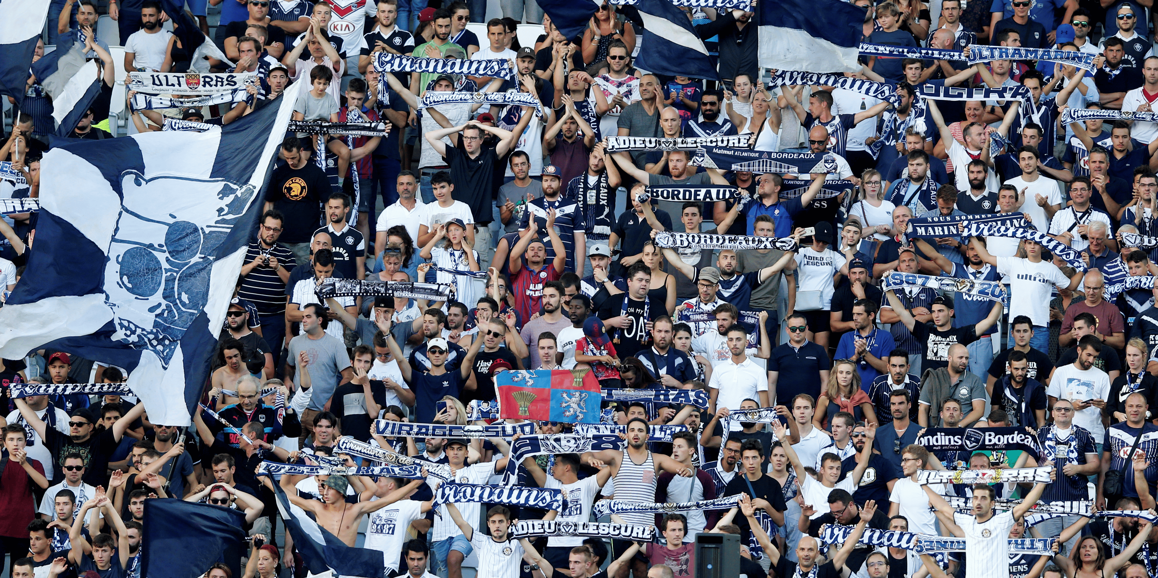 Le repreneur des girondins de bordeaux conteste par des supporters
