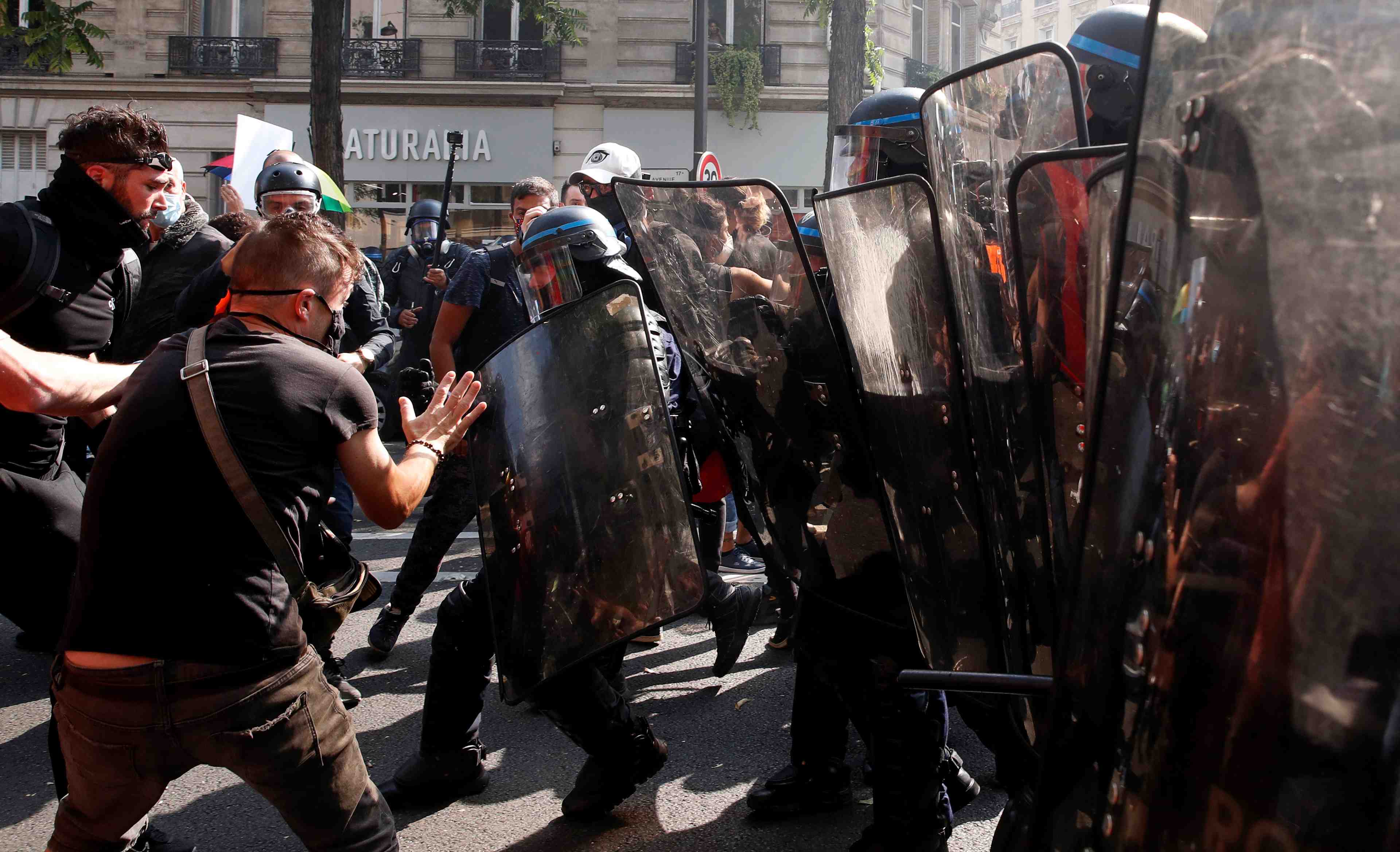Journee test avec la manifestation des gilets jaunes, quelques tensions place wagram