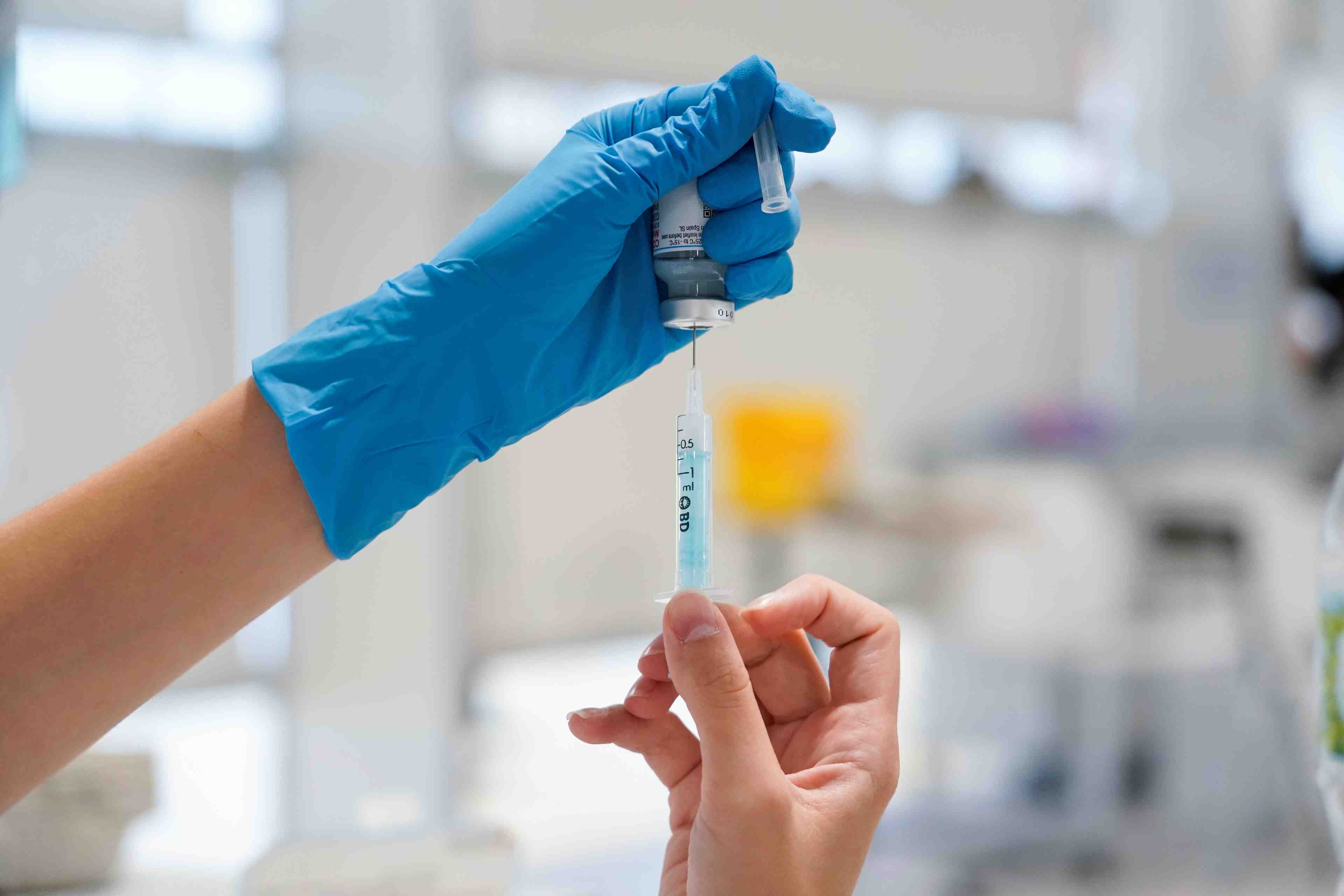 L'ema approuve l'utilisation du vaccin moderna pour les 12-17 ans