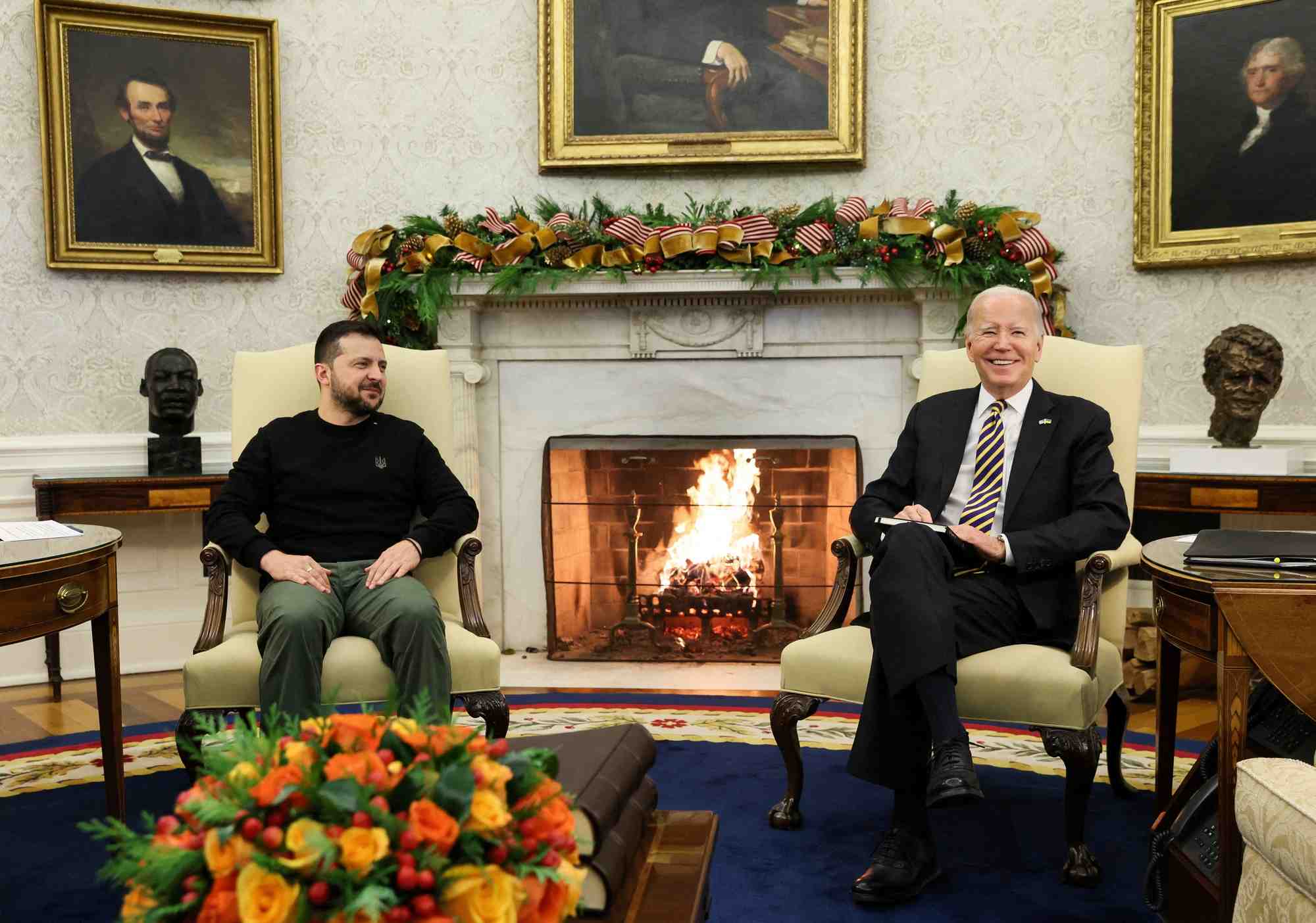 Le president americain joe biden rencontre le president ukrainien volodymyr zelenskiy a washington
