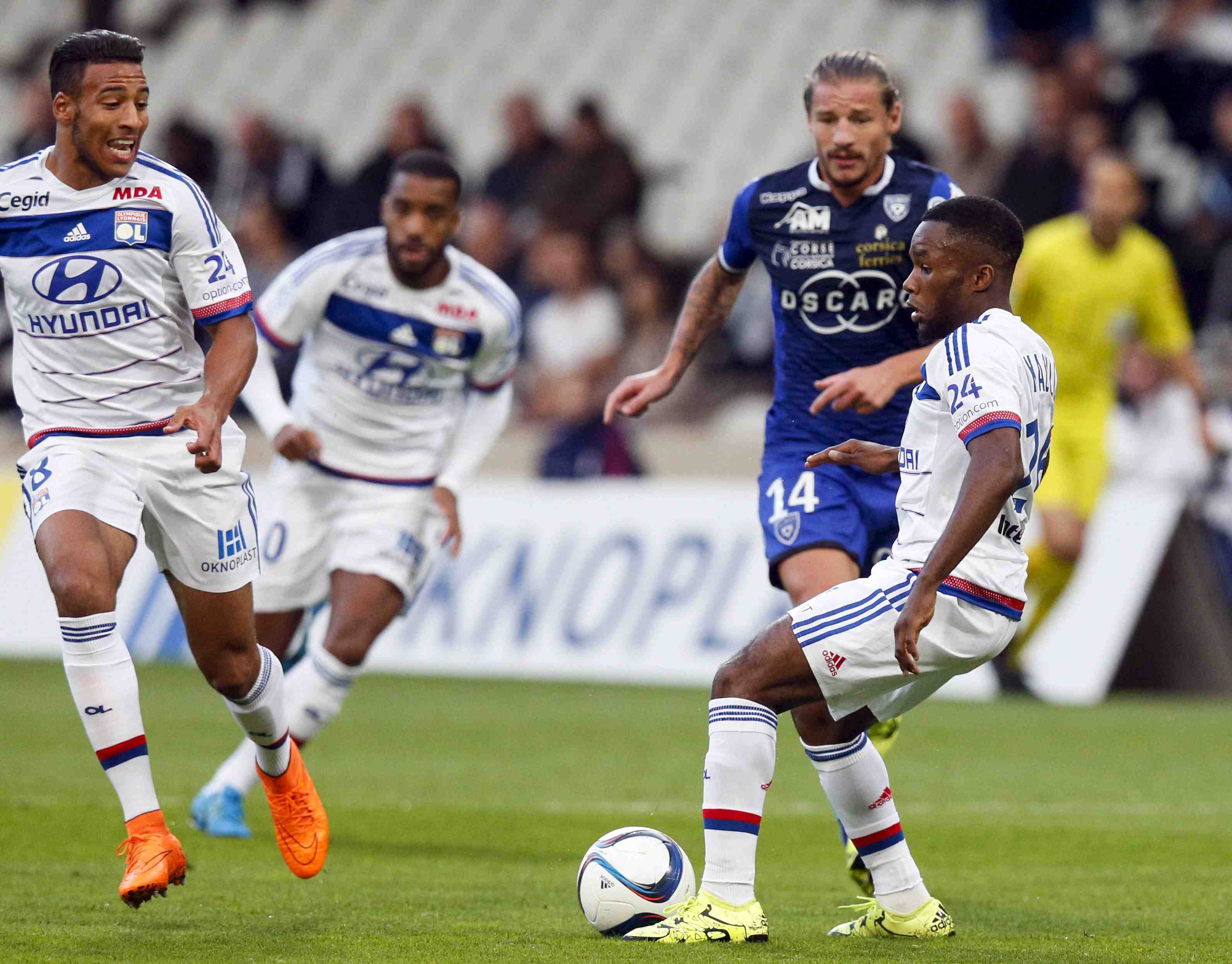 Lyon et st-etienne assurent l'essentiel, nice ecrase bordeaux