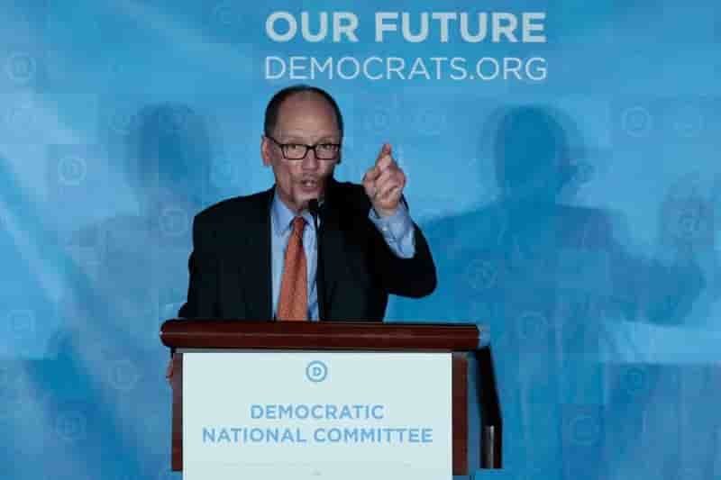 Les democrates americains choisissent tom perez pour diriger le parti