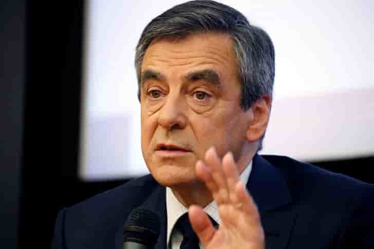 Fillon s'entoure de "sarkozystes", baroin incontournable