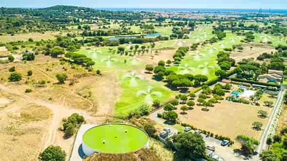 Depuis l'été 2019, le golf du Cap d'Agde est partiellement arrosé grâce au Reuse, un dispositif mis en place par la collectivité avec le groupe Suez.