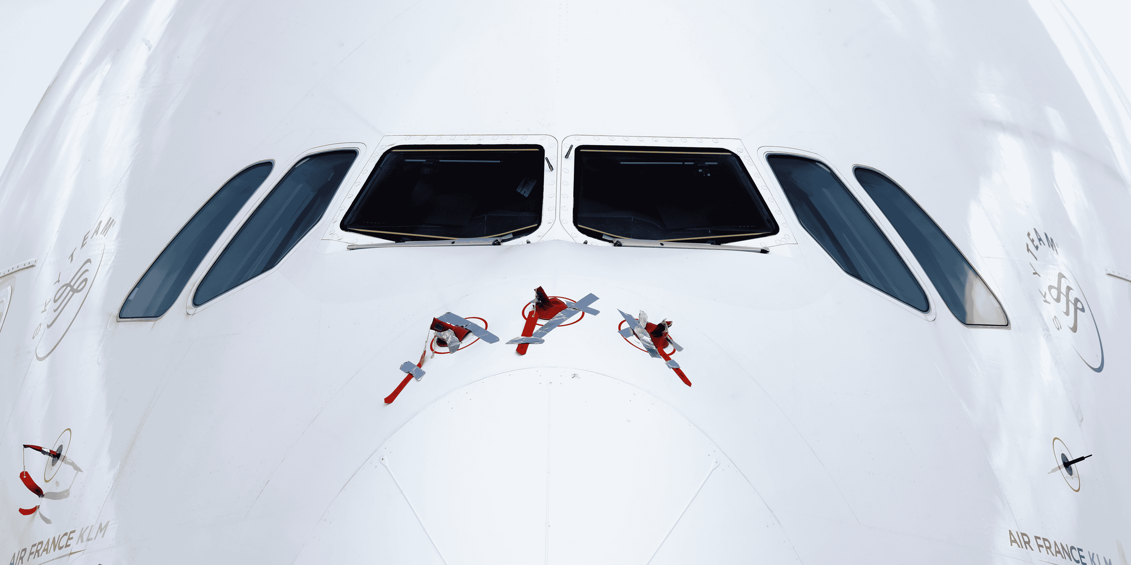 Coronavirus : un Air France A380 photographié sur le tarmac de l'aéroport Paris Charles de Gaulle, le 25 mai 2020