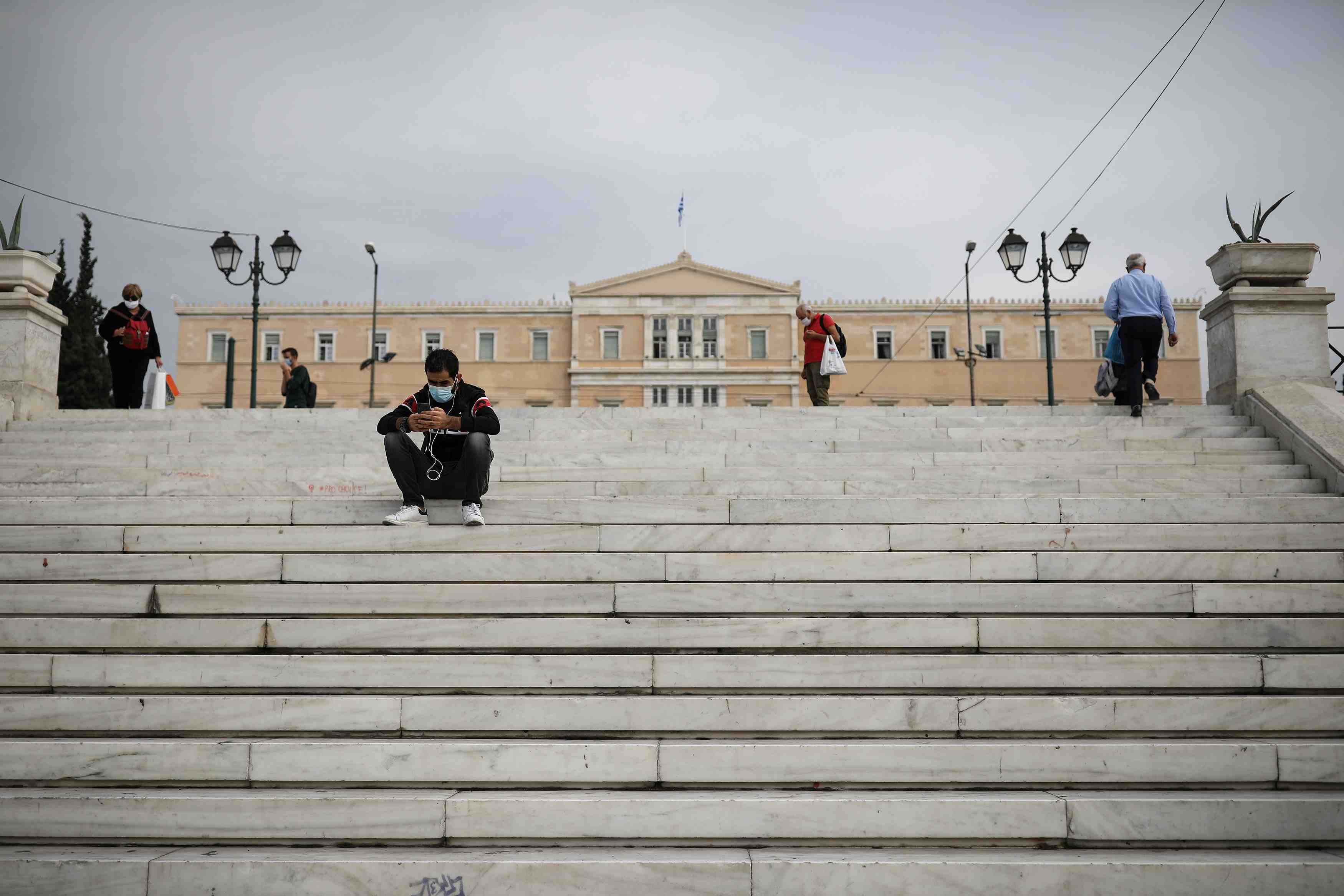 La grece reconfinee pour trois semaines a partir de samedi