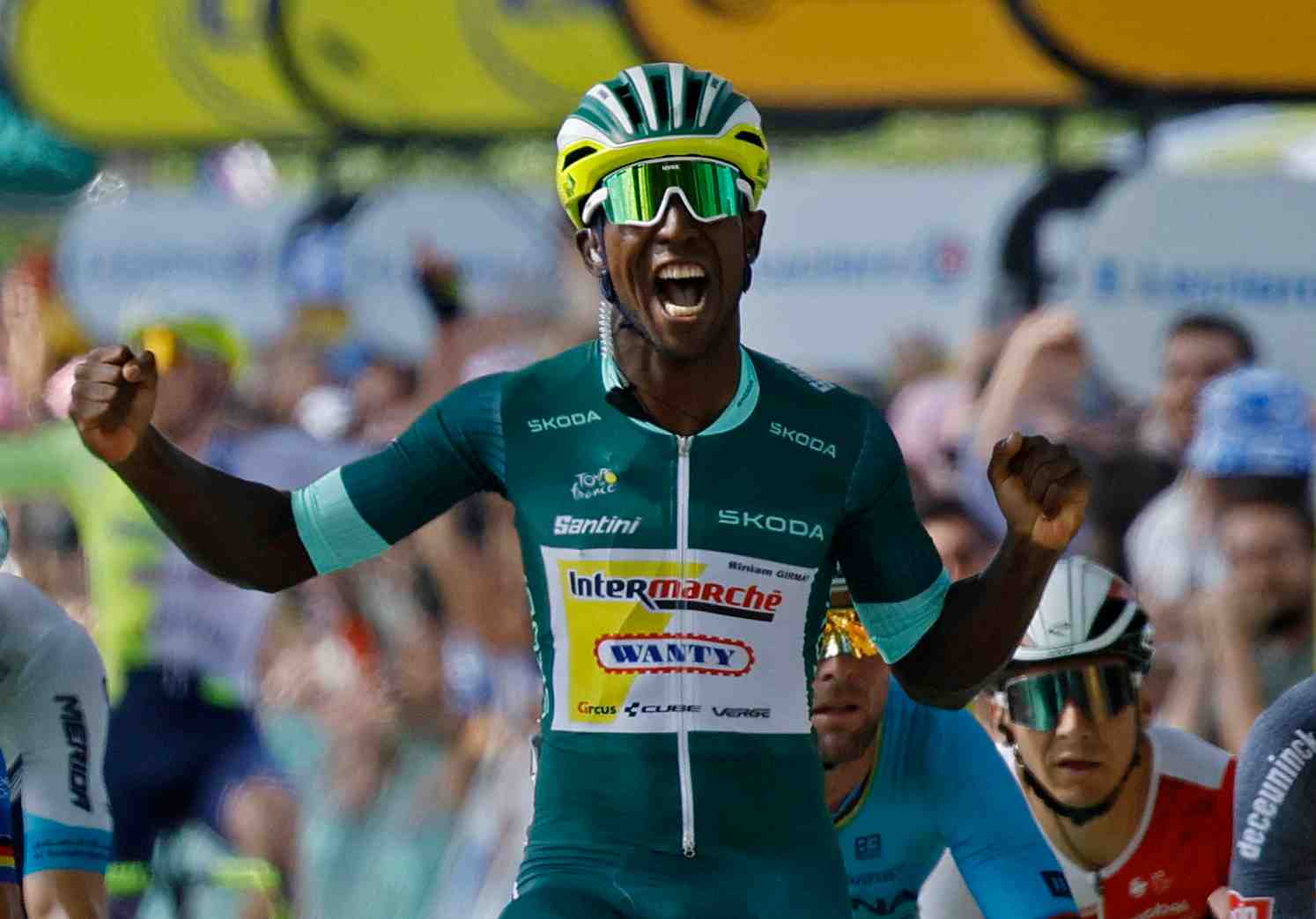 Biniam girmay remportant la 12e etape du tour de france