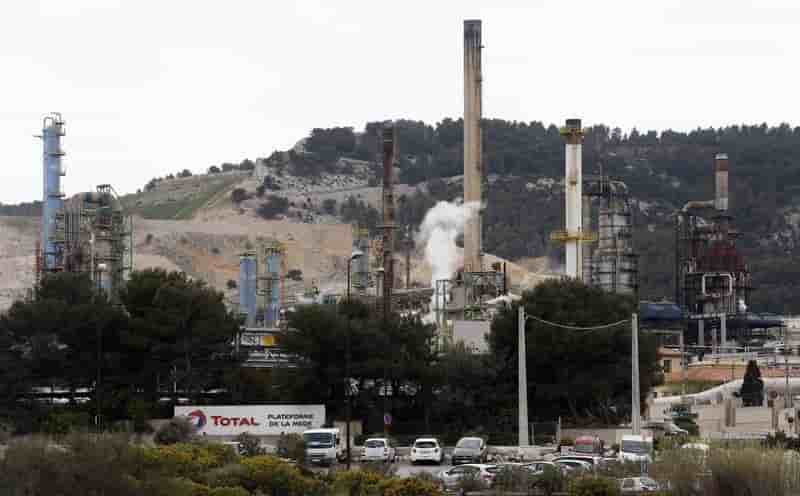 Total demande l'arret de la raffinerie de la mede apres une greve