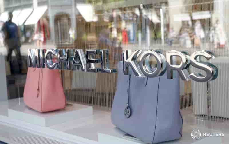 Michael kors depasse les attentes au 1er trimestre et releve sa prevision