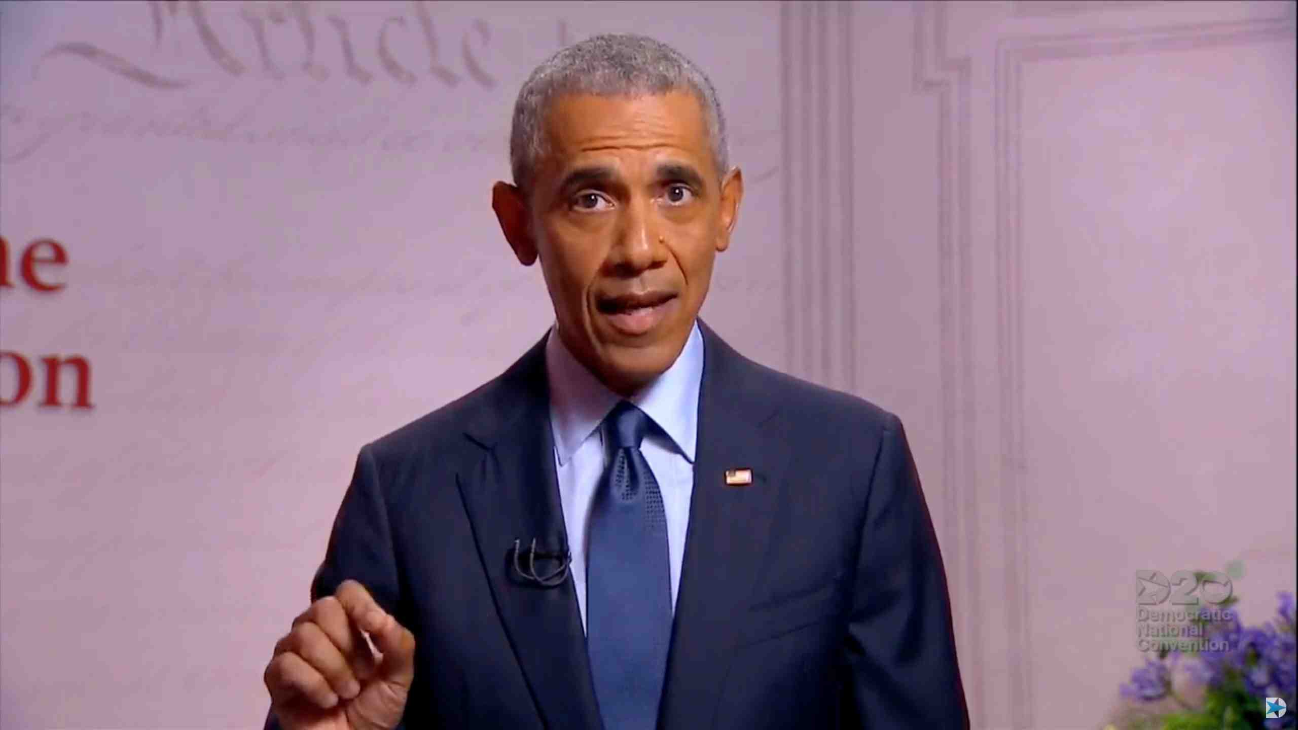Obama intervient dans la campagne, a la veille du dernier debat