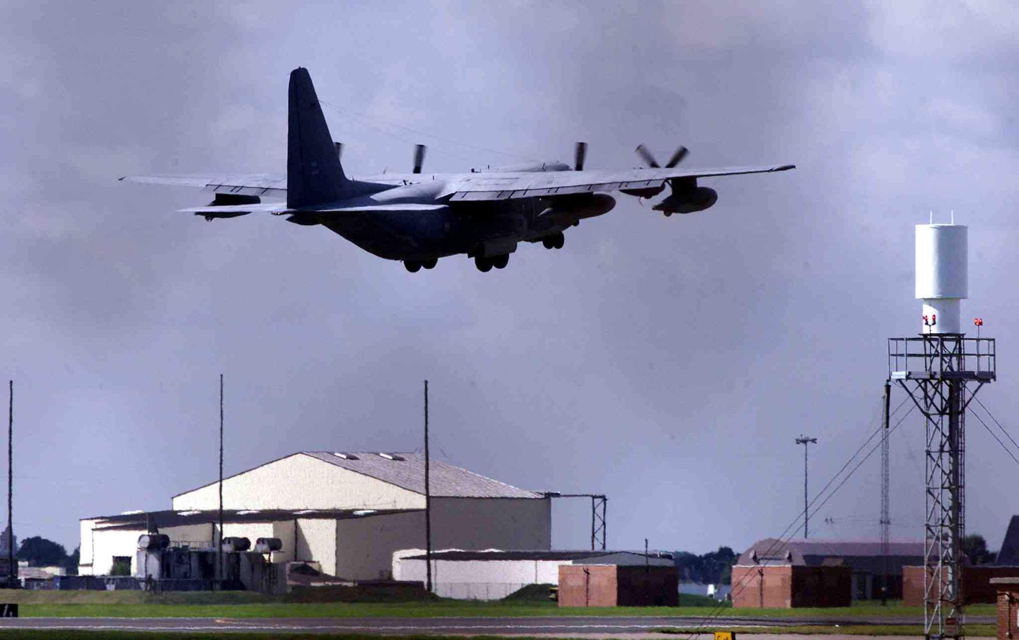 Grande-bretagne: un homme arrete en tentant de penetrer sur une base us
