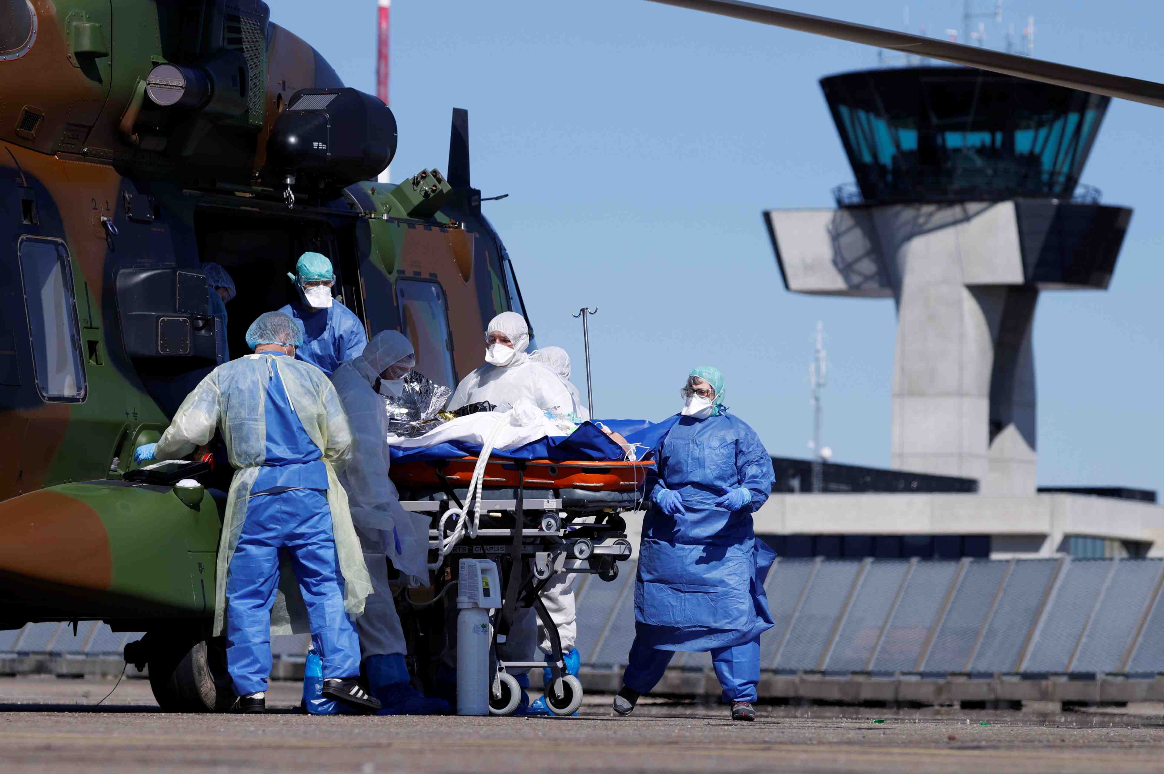La course contre l'epidemie continue en france