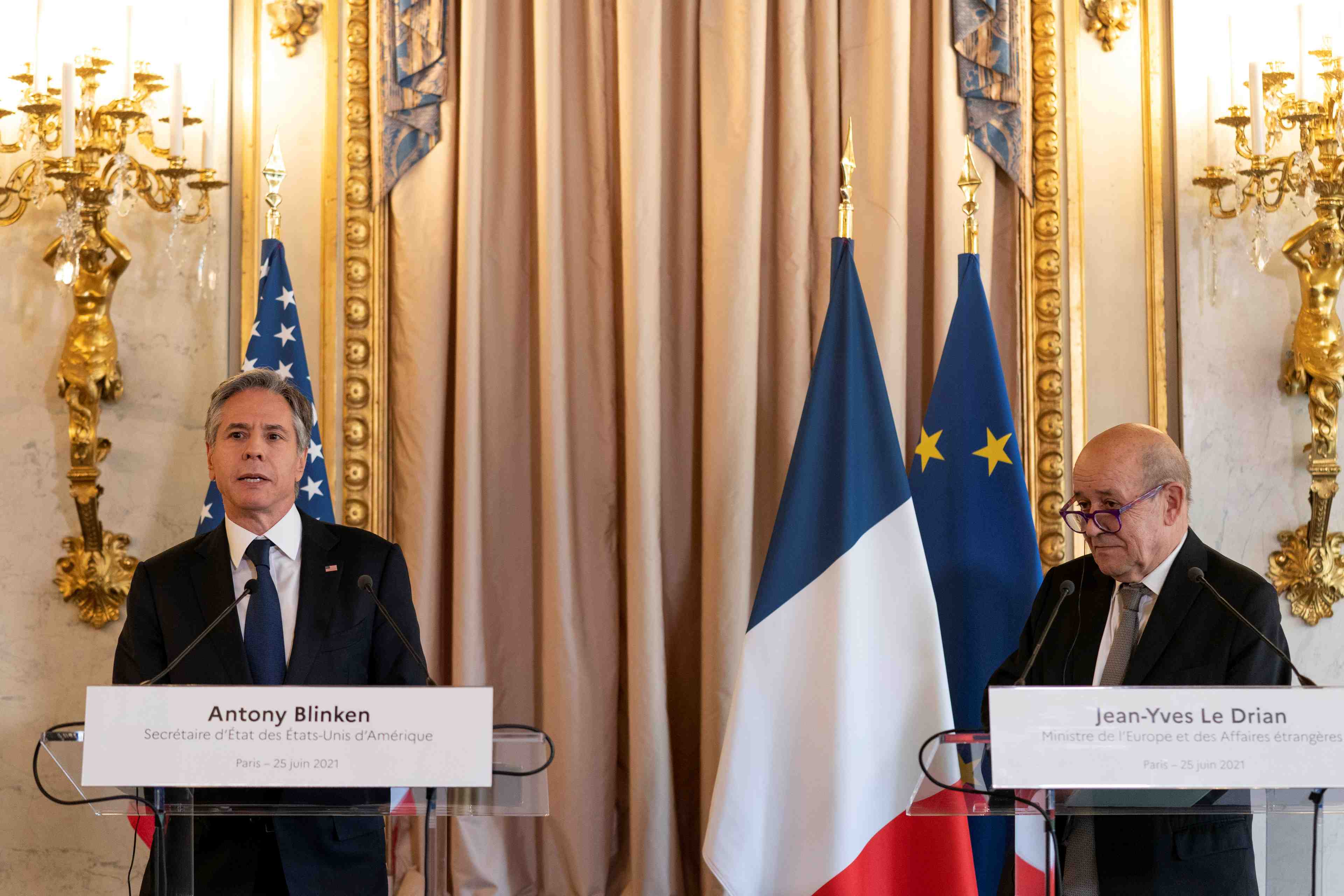 Le dialogue avec la russie est necessaire, malgre sa "derive autoritaire", dit le drian