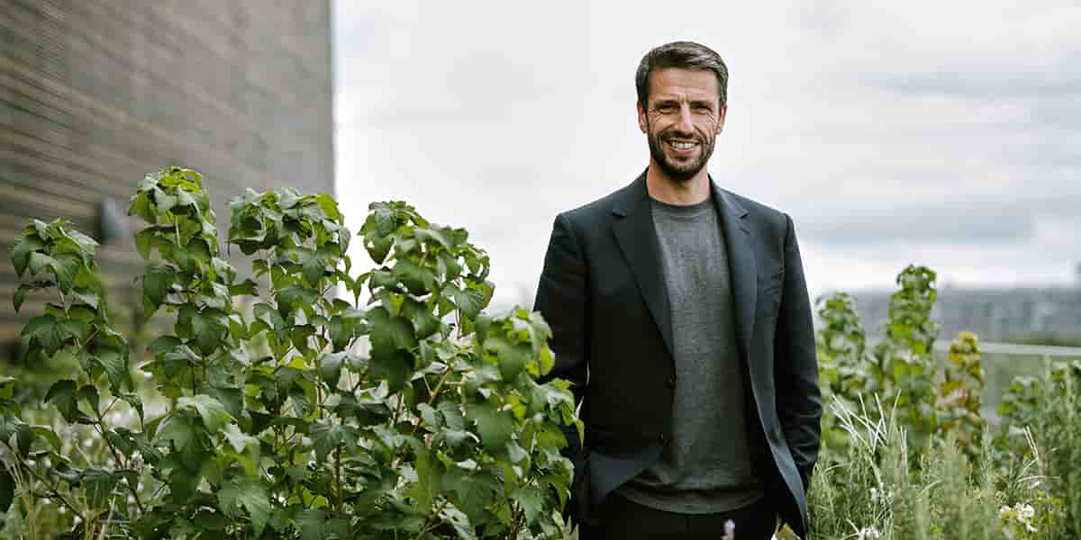 Portrait de Tony Estanguet dans le bâtiment Le Pulse Paris 2024