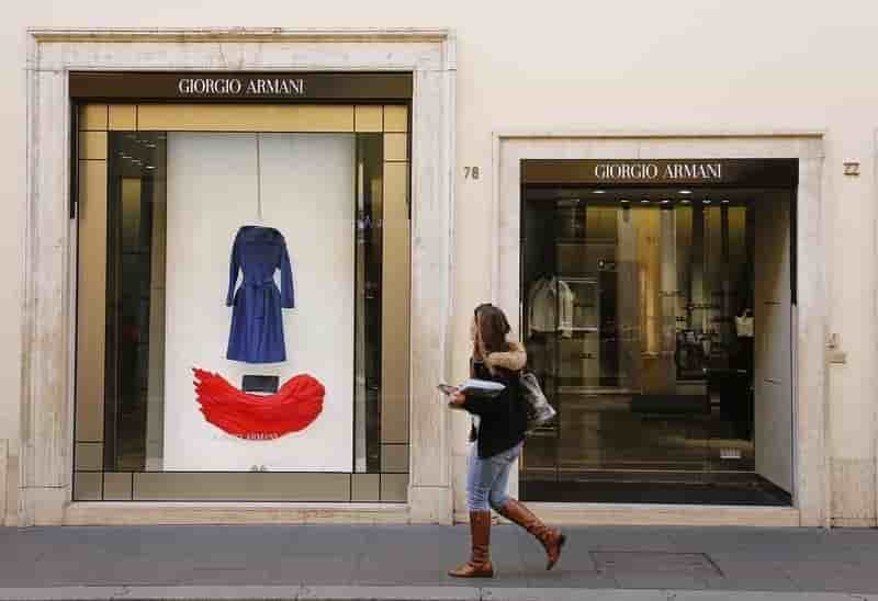 Croissance ralentie pour giorgio armani