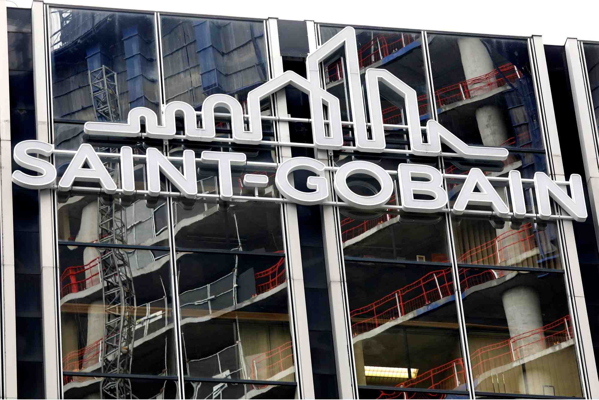 Saint gobain-le pdg pierre-andre de chalendar renouvele pour 4 ans
