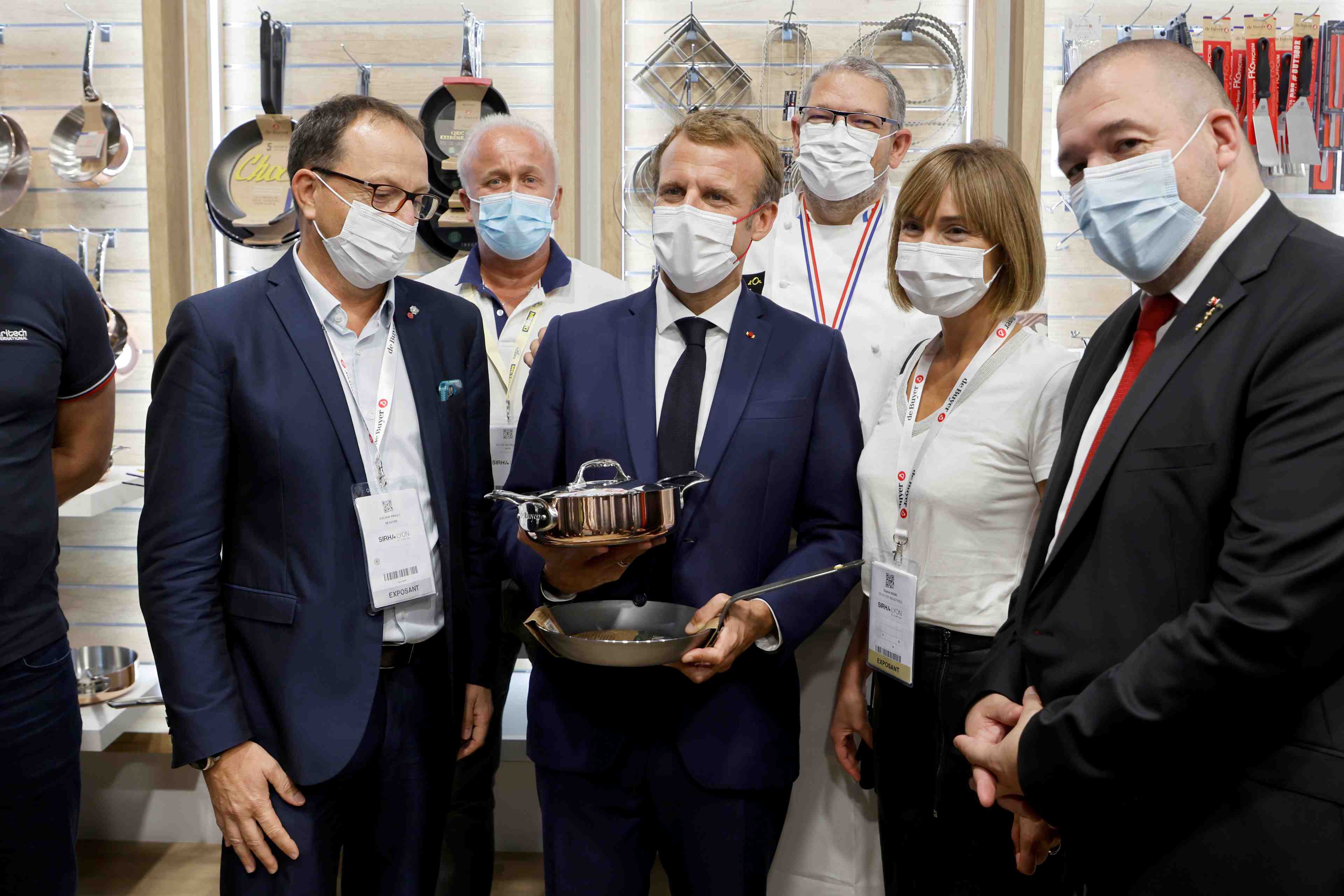 Un oeuf lance sur macron