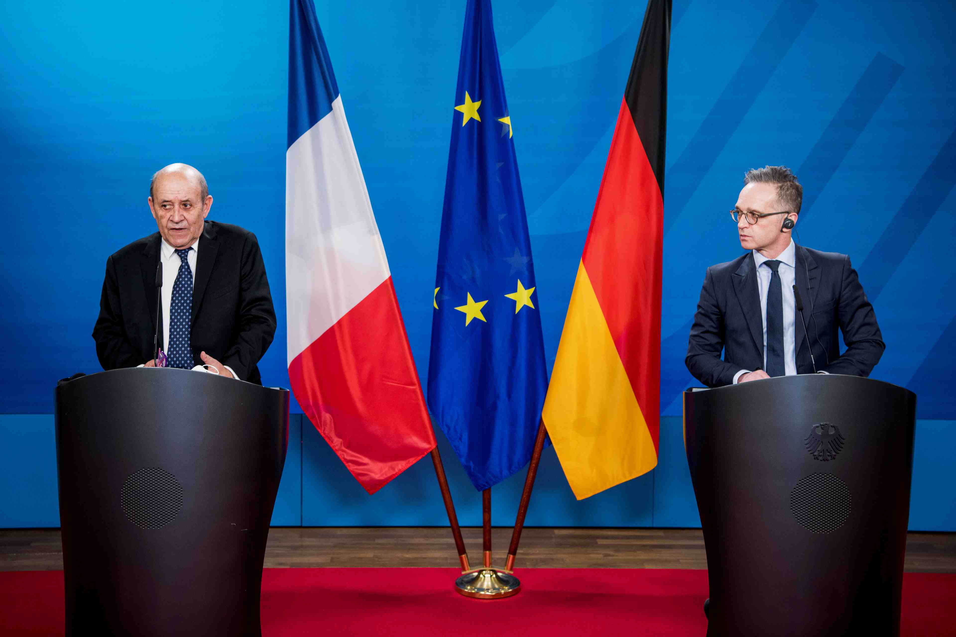 Paris et berlin rappellent la pologne a ses obligations europeennes