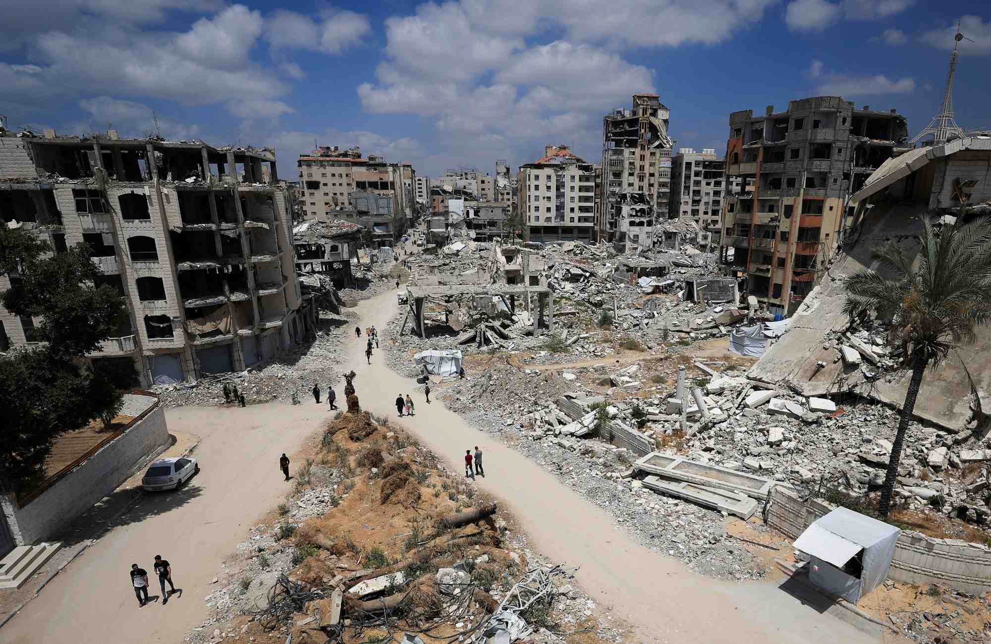 « Faut-il rappeler qu'il existe des lois de la guerre et que ces lois s'imposent aux démocraties, d'autant plus que l'enjeu militaire - la menace - est maintenant bien maitrisé par l'armée israélienne. On attend de Tsahal qu'elle se comporte autrement que le Hamas. De qui tient-on le commandement de ne pas tuer son prochain si celui-ci ne menace pas directement notre vie ? » (Le groupe Mars)